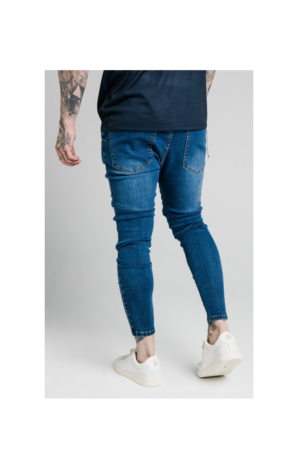 Laad de afbeelding in de Galerij viewer, SikSilk Skinny Distressed Patch Jeans - Midstone (1)