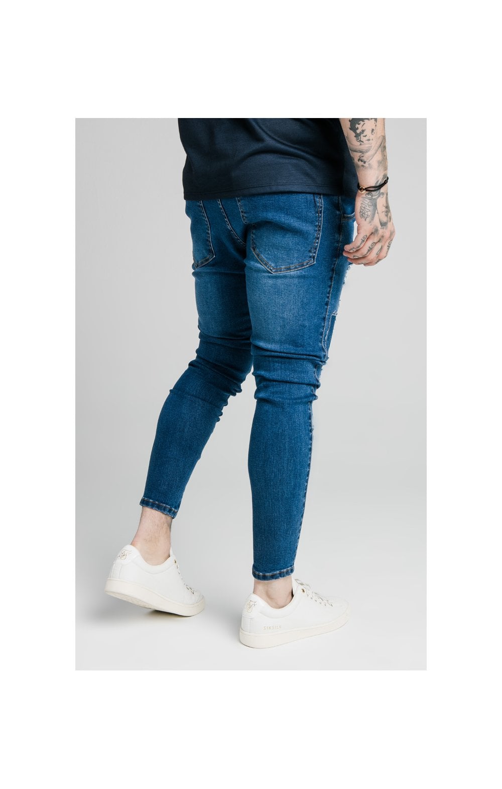 Laad de afbeelding in de Galerij viewer, SikSilk Skinny Distressed Patch Jeans - Midstone (2)