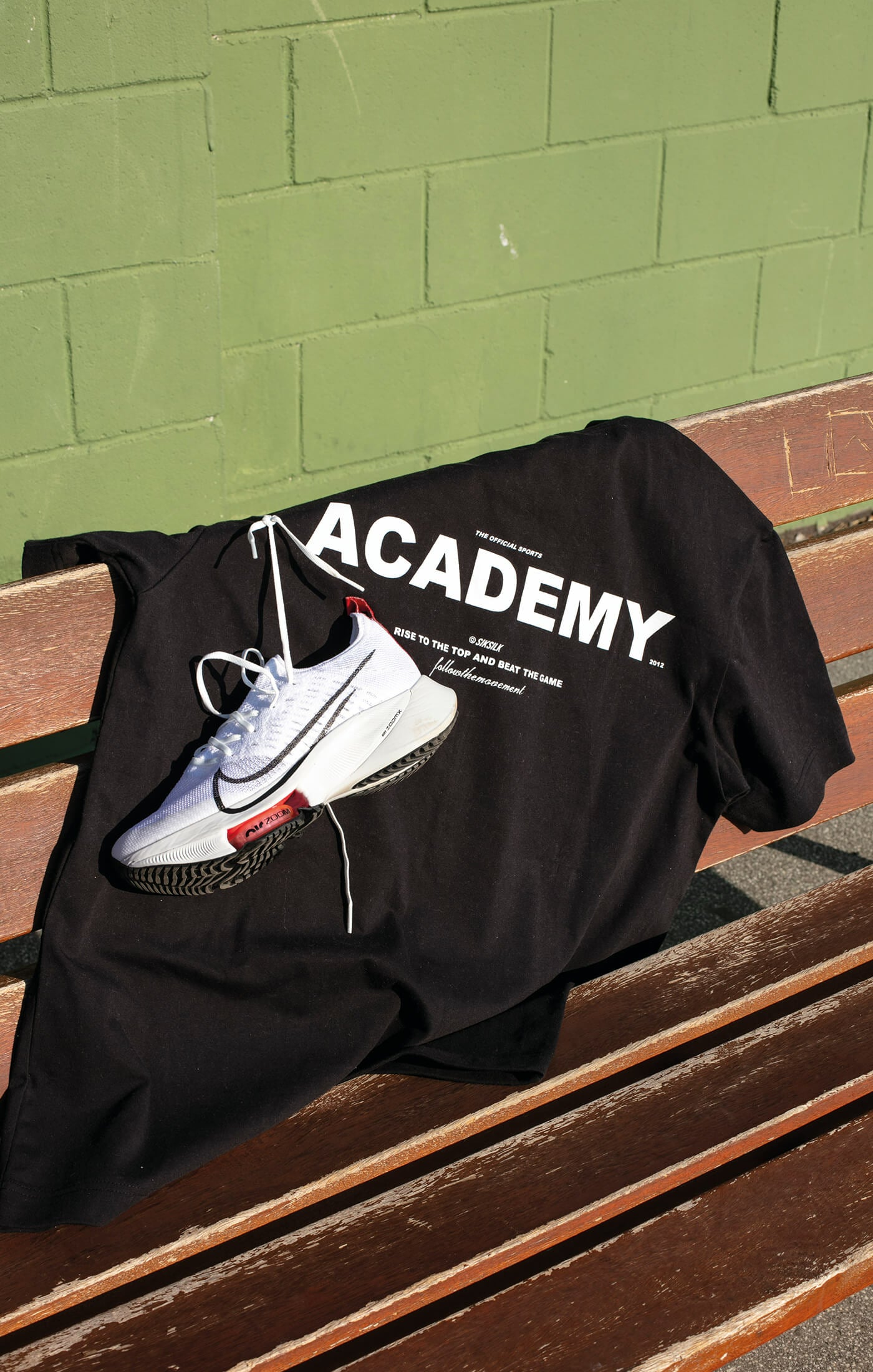 Laad de afbeelding in de Galerij viewer, Black Academy T-Shirt (3)