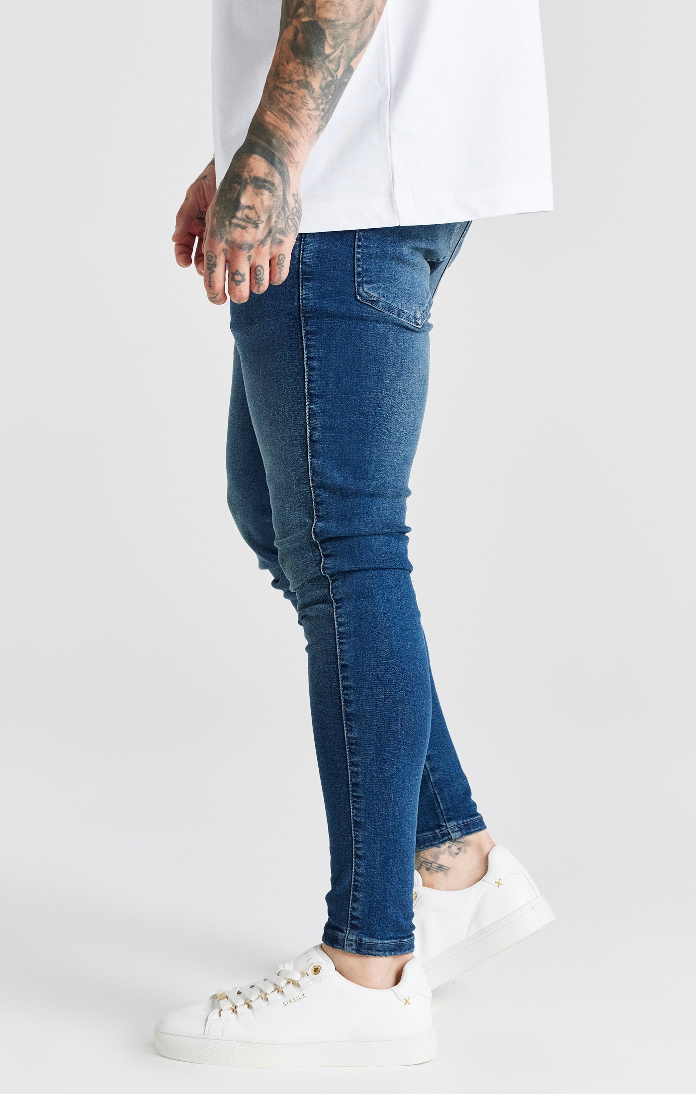 Laad de afbeelding in de Galerij viewer, Essentials - Blauw verwassen skinny jeans (1)