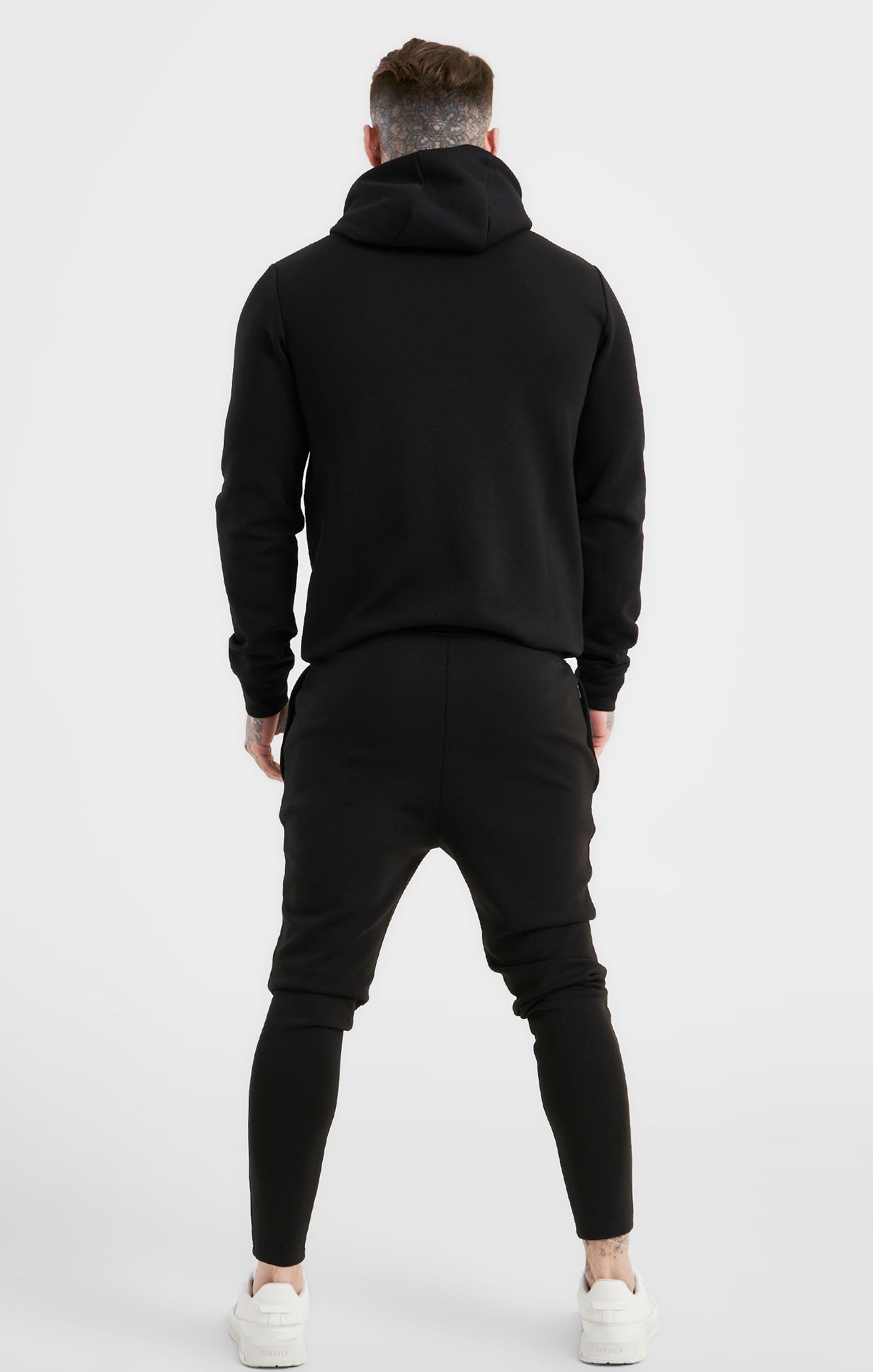 Laad de afbeelding in de Galerij viewer, Zwarte sportieve sweater met capuchon (4)