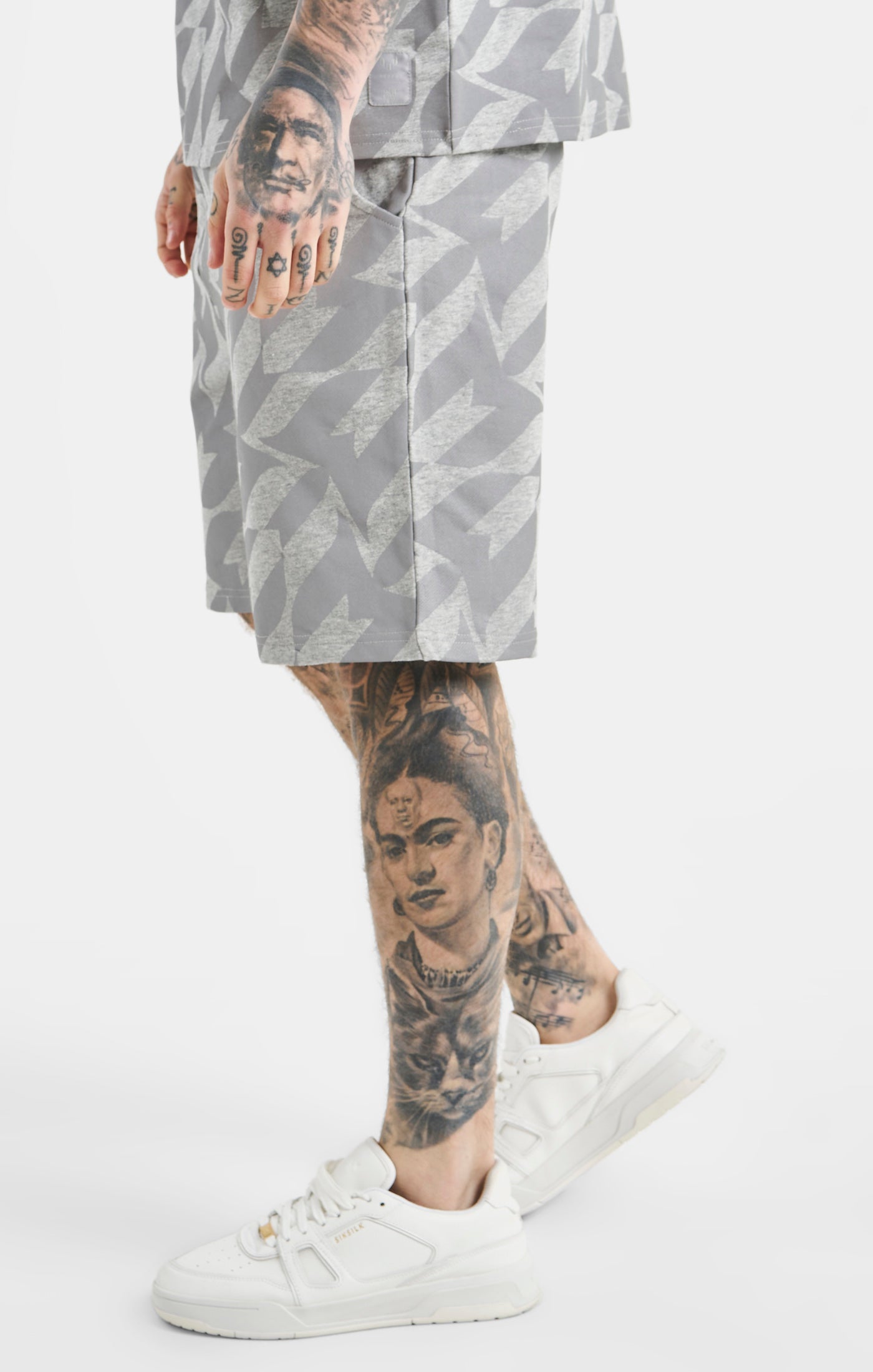 Laad de afbeelding in de Galerij viewer, Messi x SikSilk Silver Print Shorts - Grey Marl (1)