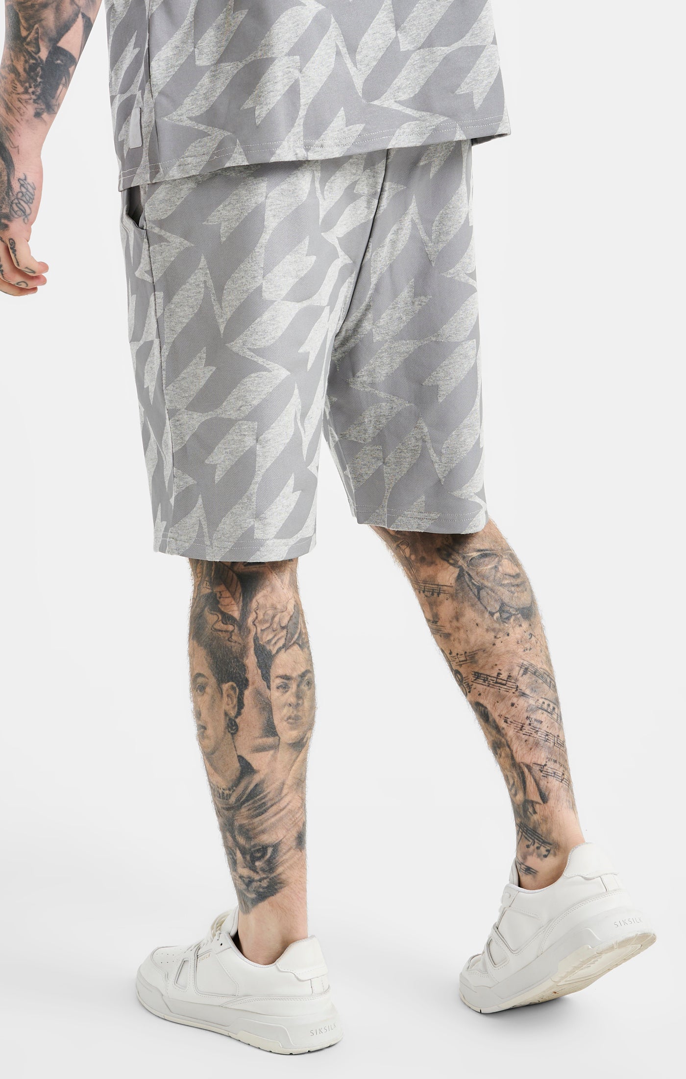 Laad de afbeelding in de Galerij viewer, Messi x SikSilk Silver Print Shorts - Grey Marl (3)