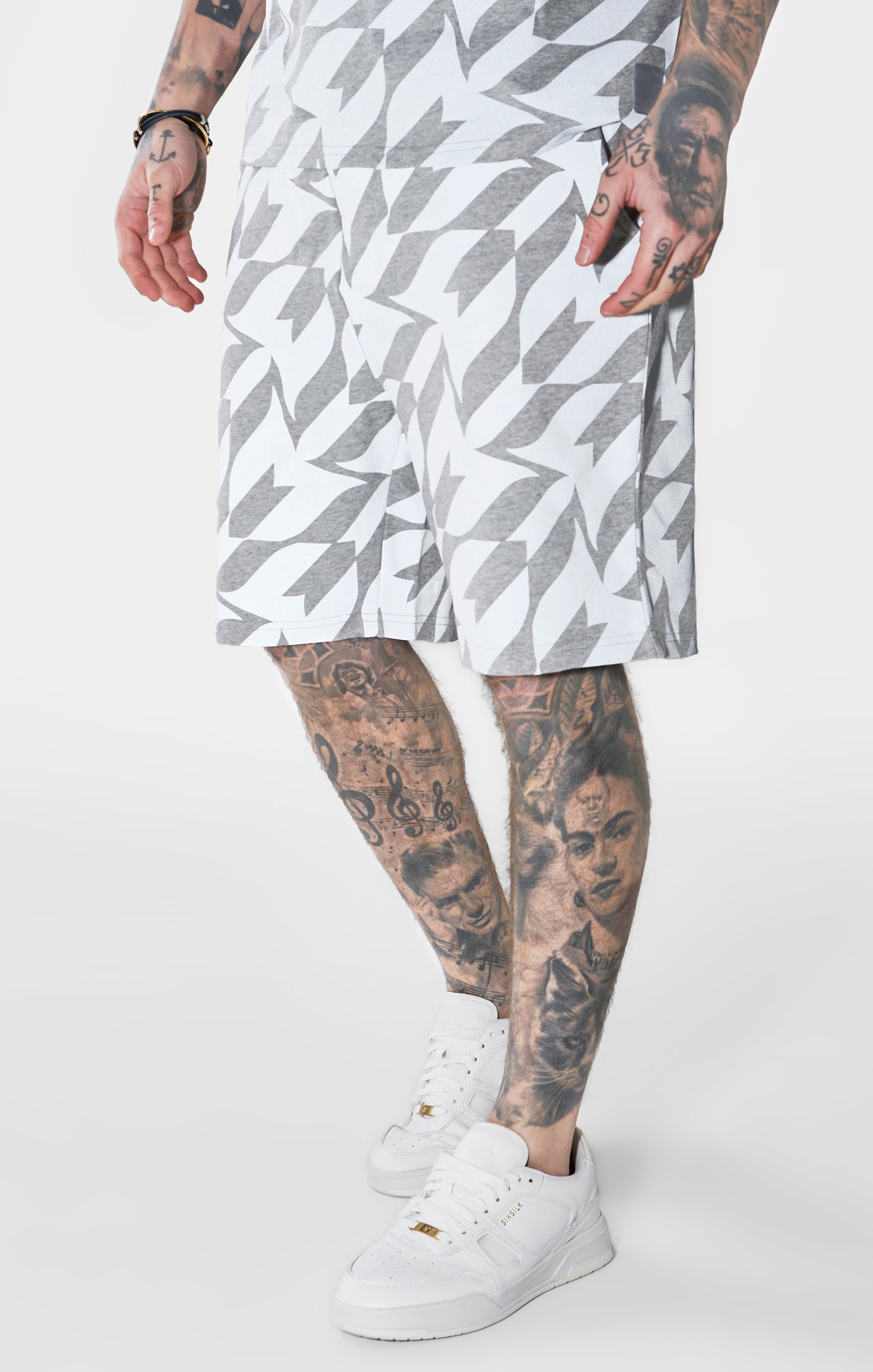 Laad de afbeelding in de Galerij viewer, Messi x SikSilk Silver Print Shorts - Grey Marl (7)
