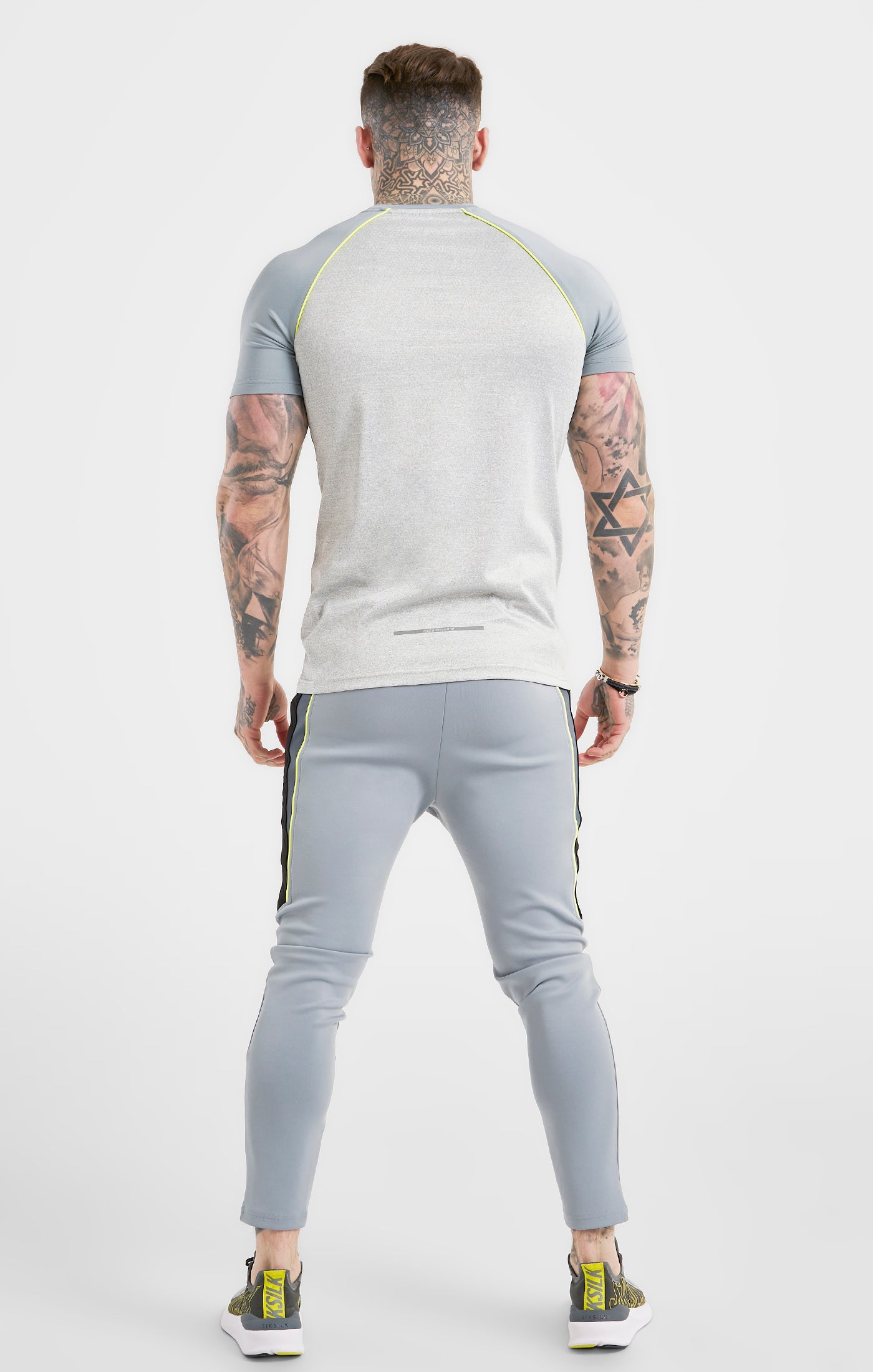 Laad de afbeelding in de Galerij viewer, Grey Sports Poly Raglan T-Shirt (4)