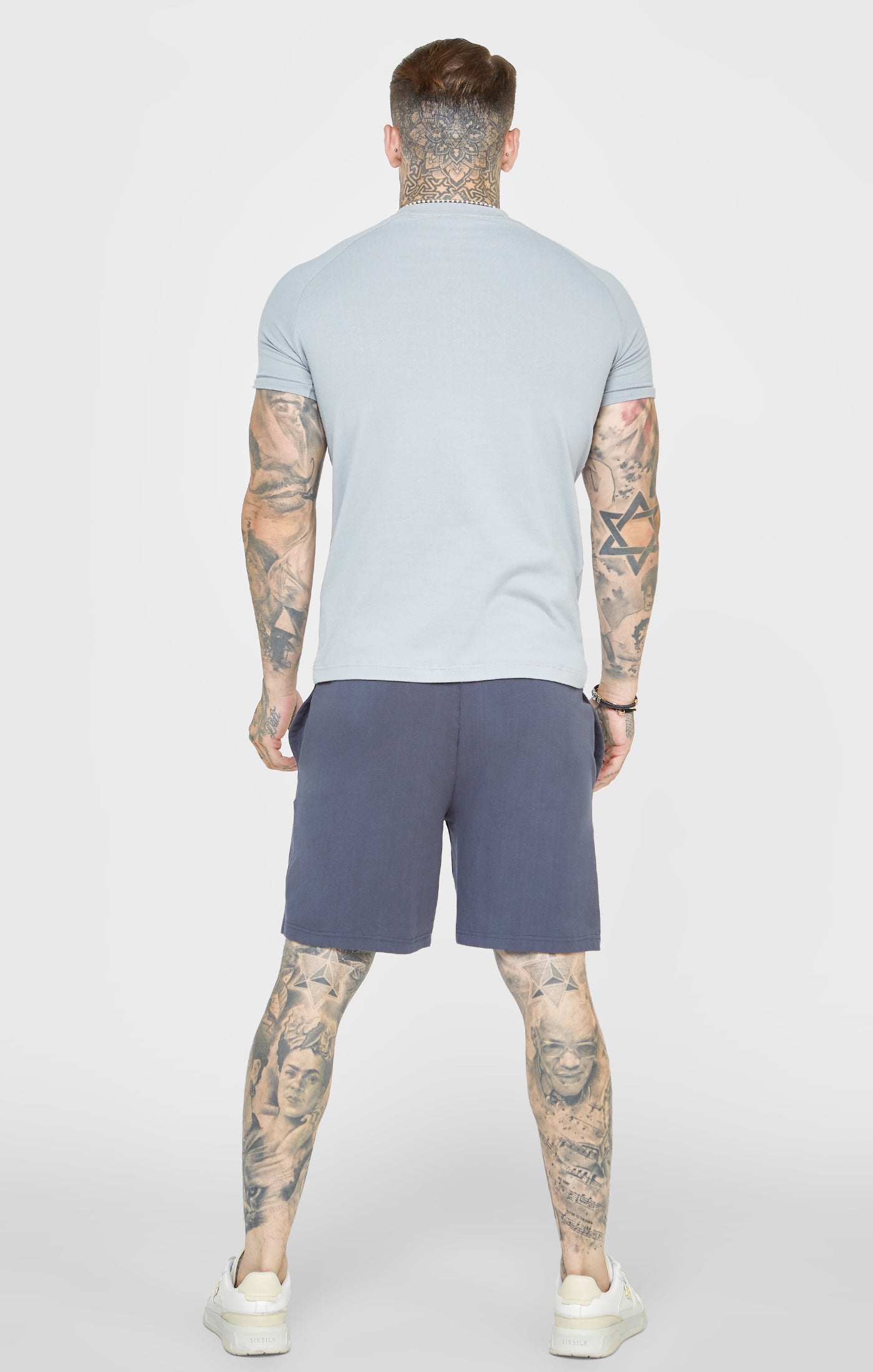Laad de afbeelding in de Galerij viewer, Grey Sports Carrier T-Shirt (4)