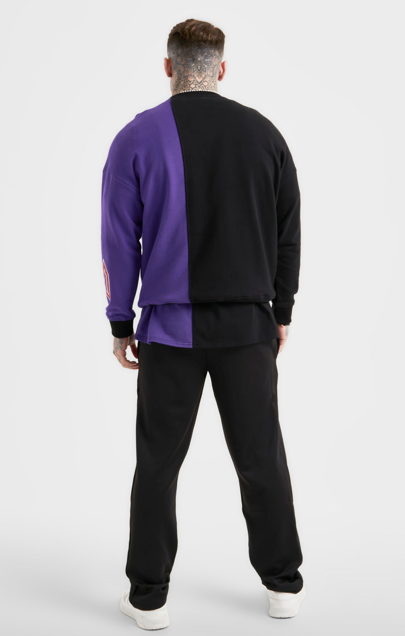 Laad de afbeelding in de Galerij viewer, Messi x SikSilk Retro Varsity  Crew Sweater - Black &amp; Purple (4)