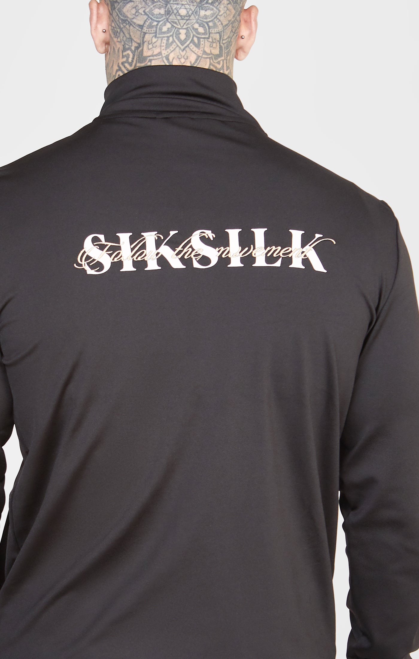 Laad de afbeelding in de Galerij viewer, SikSilk Zonal - Zwarte sweater met trechterhals en volledige ritssluiting (1)