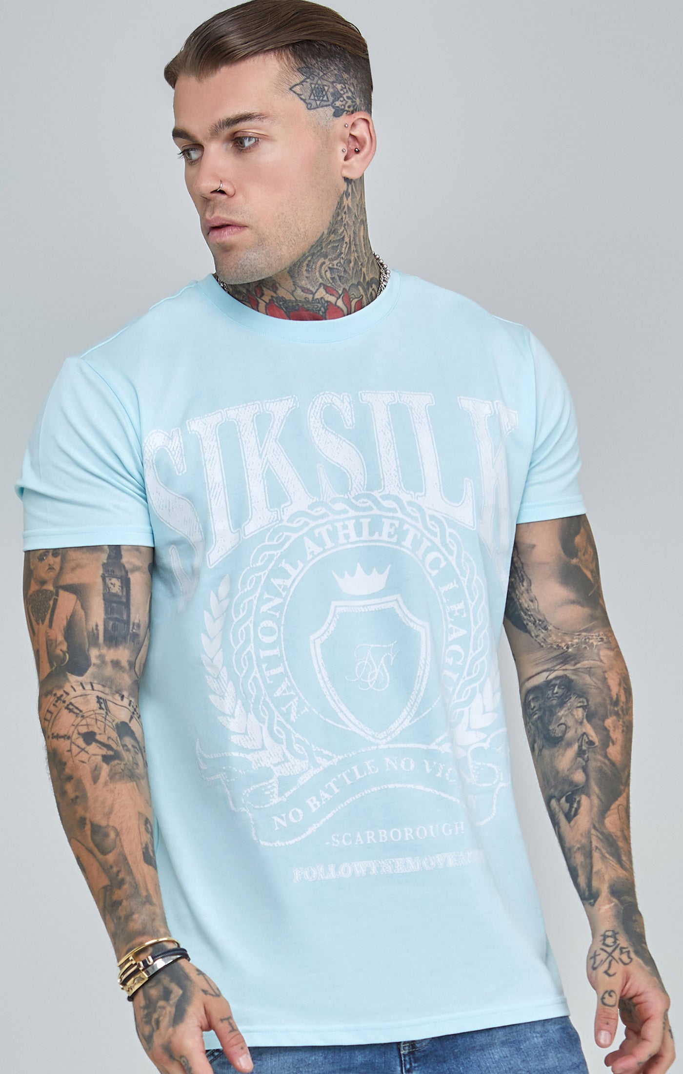 Laad de afbeelding in de Galerij viewer, SikSilk Varsity Box T-shirt - Blauw