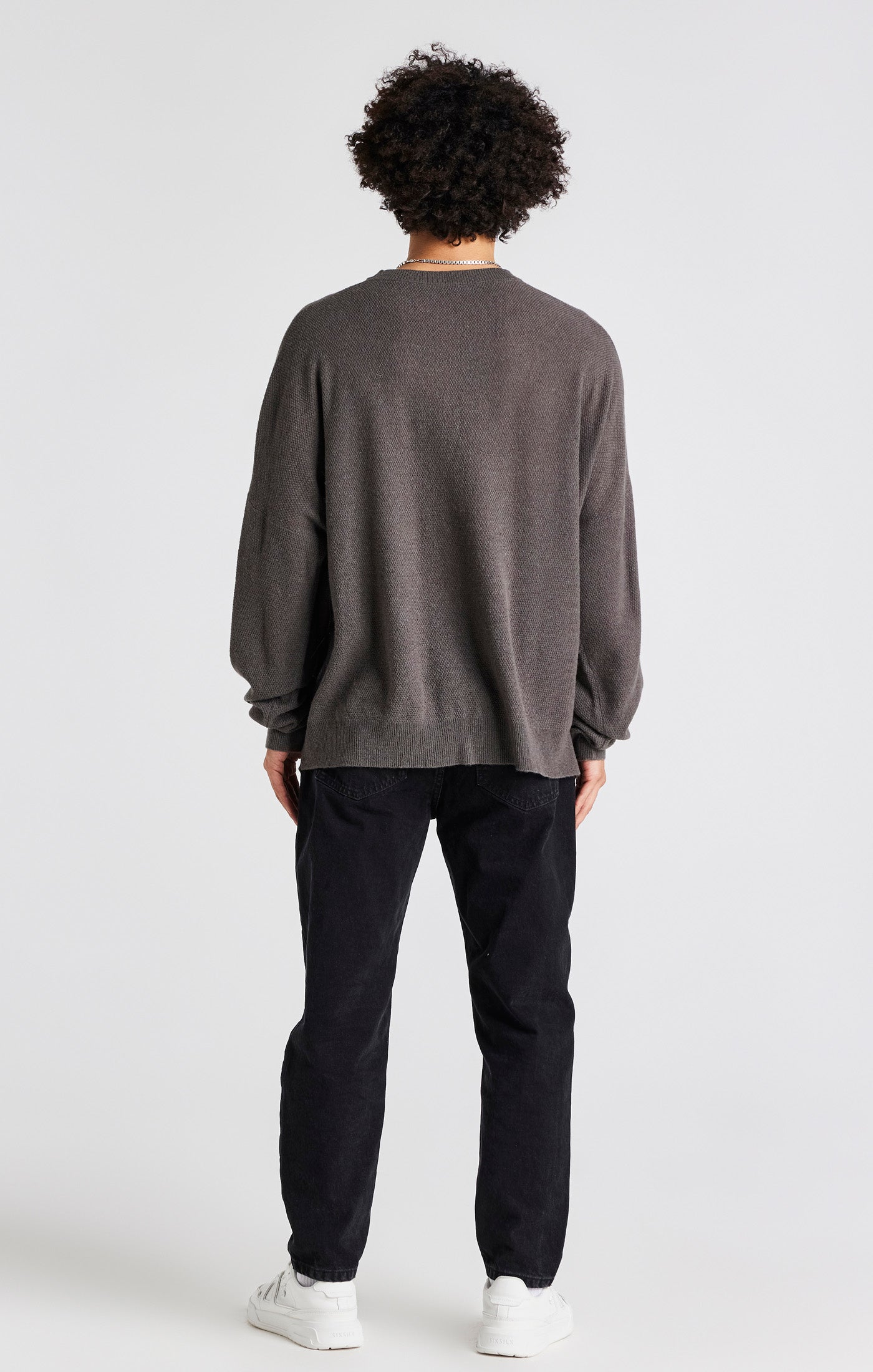 Laad de afbeelding in de Galerij viewer, Black Knitted Sweater (4)