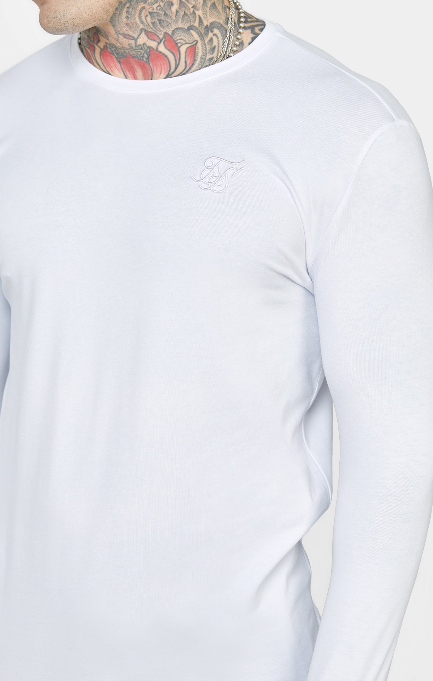 Laad de afbeelding in de Galerij viewer, White Long Sleeve Muscle Fit T-Shirt (1)