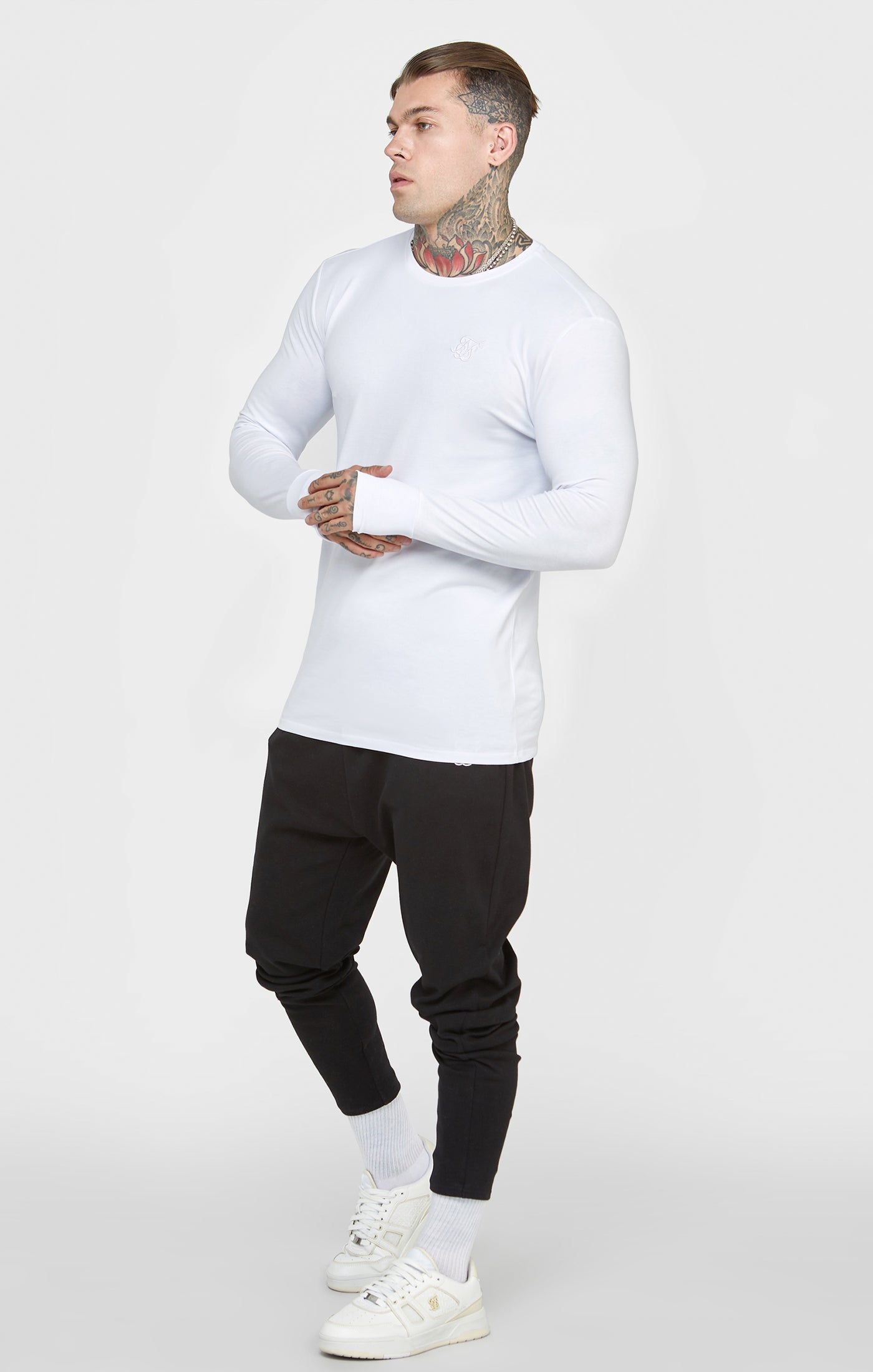 Laad de afbeelding in de Galerij viewer, White Long Sleeve Muscle Fit T-Shirt (2)