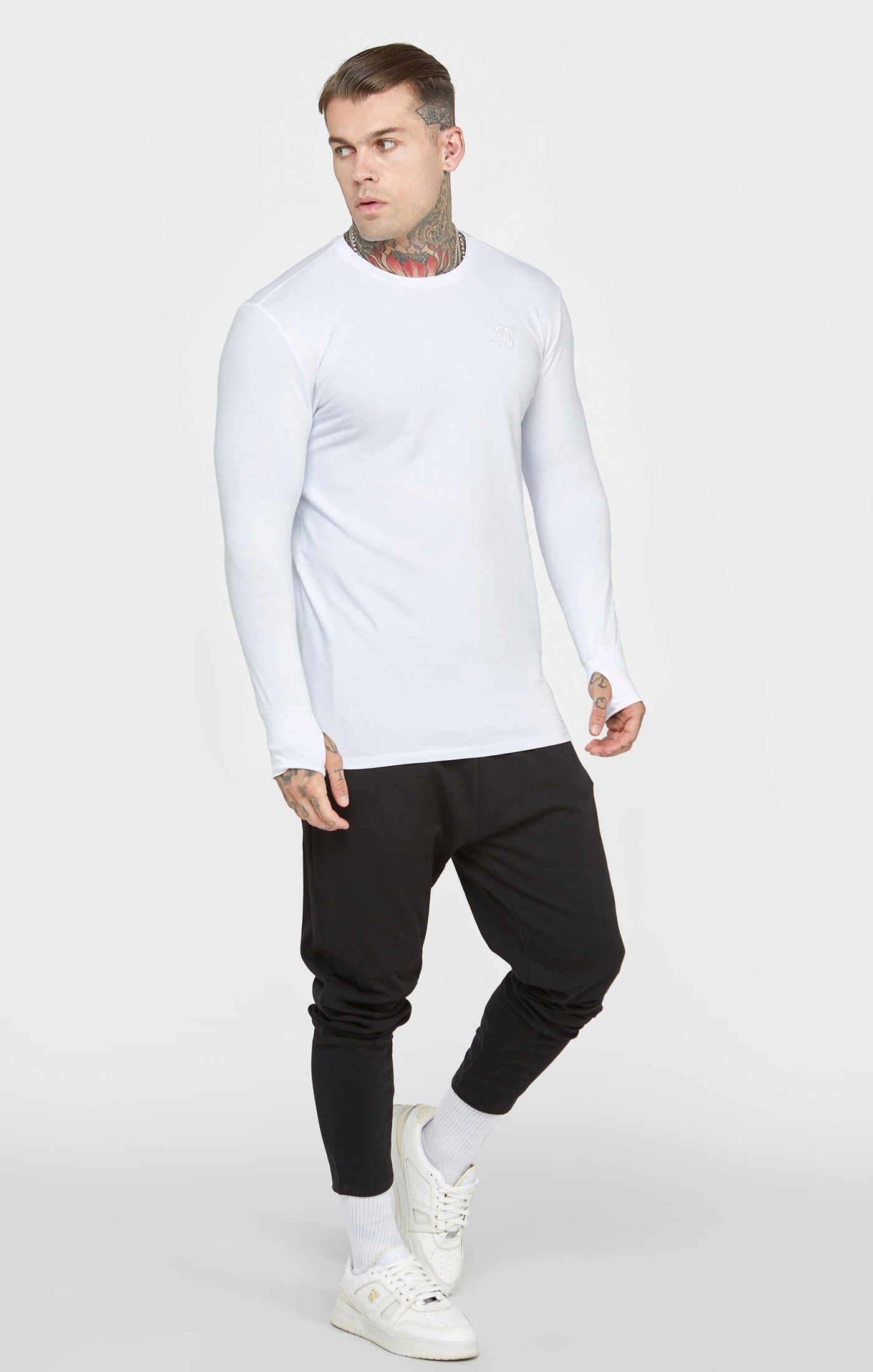 Laad de afbeelding in de Galerij viewer, White Long Sleeve Muscle Fit T-Shirt (3)