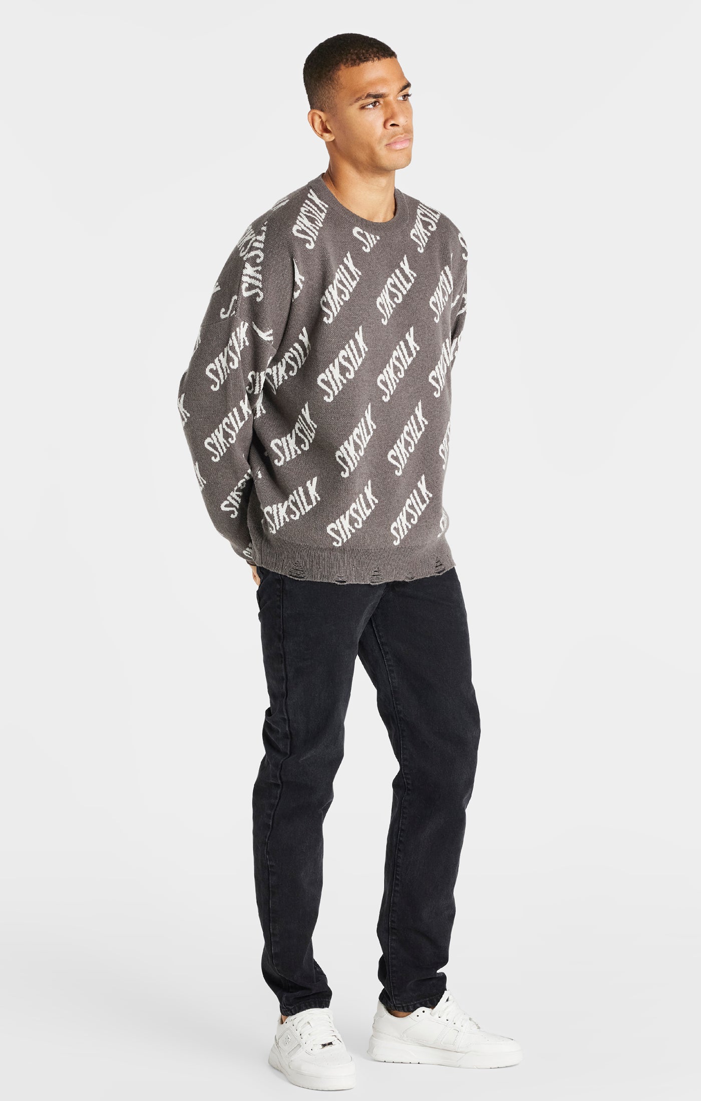 Laad de afbeelding in de Galerij viewer, Black Knitted Sweater (1)