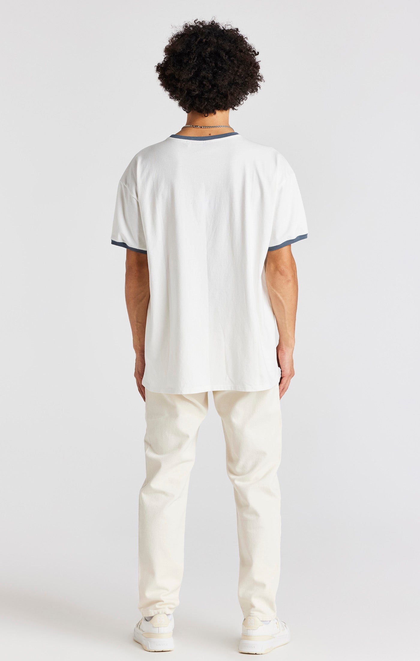 Laad de afbeelding in de Galerij viewer, Ecru ringer T-shirt met korte mouwen en ‘box fit’-pasvorm (5)