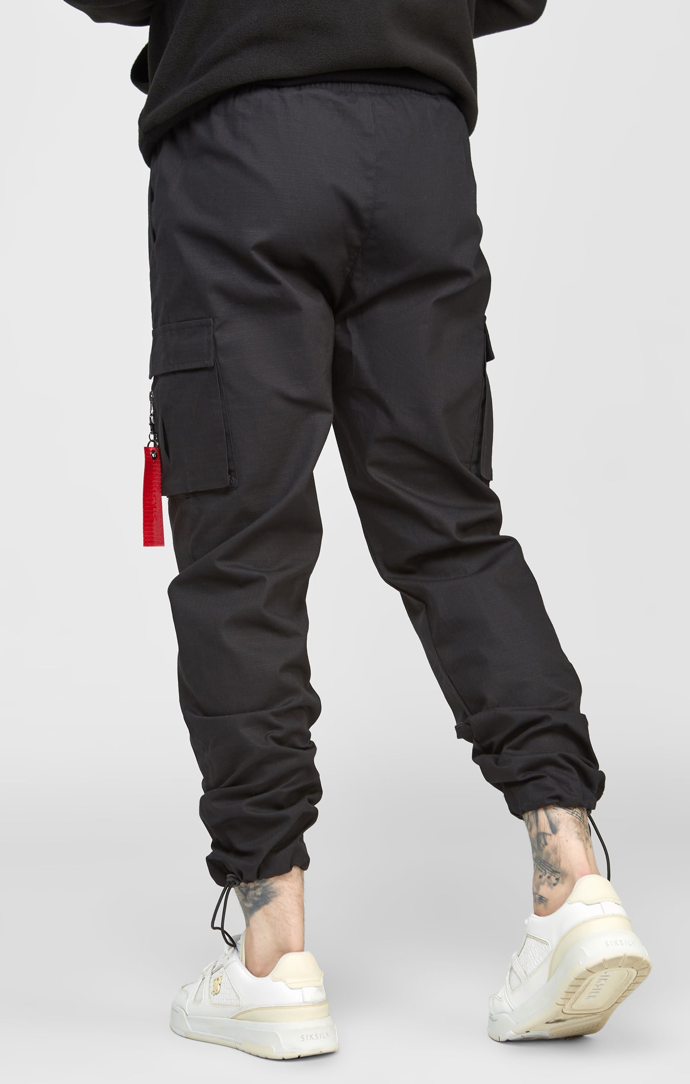 Laad de afbeelding in de Galerij viewer, Black Cuffed Relaxed Fit Cargo Pant (3)