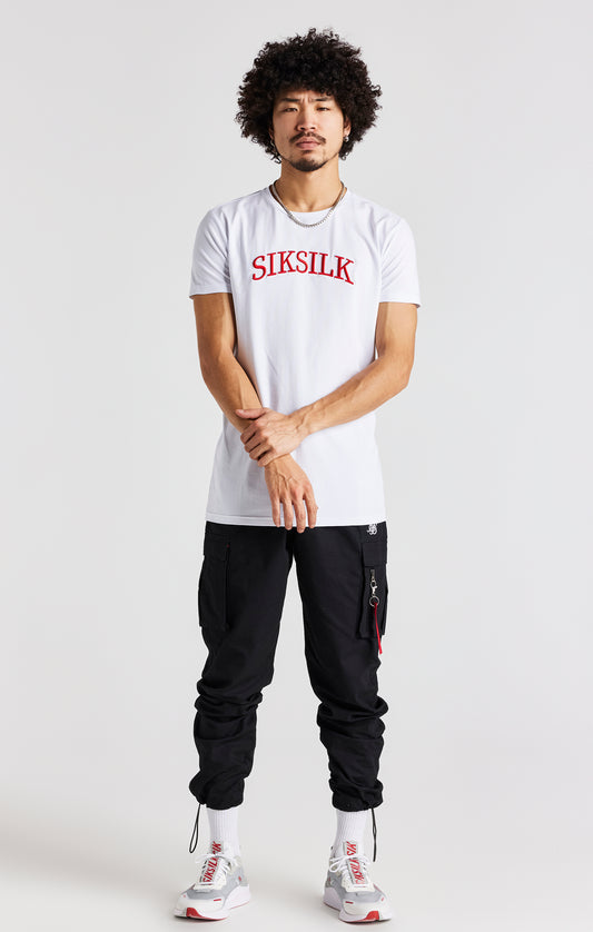Wit T-shirt met nauwsluitende pasvorm (muscle fit), korte mouwen en logo