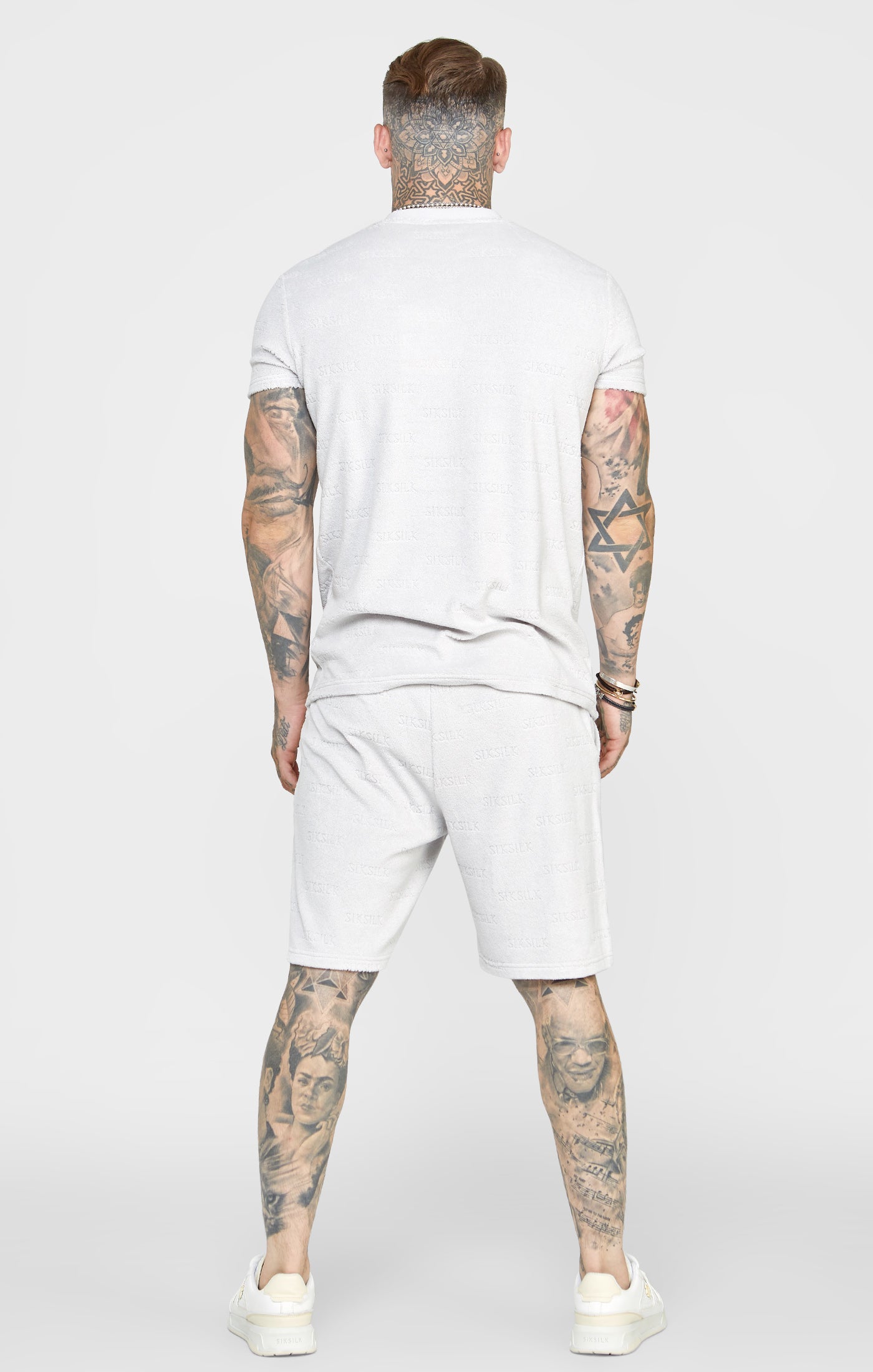 Laad de afbeelding in de Galerij viewer, Grey Repeat Logo Towelling T-Shirt (4)