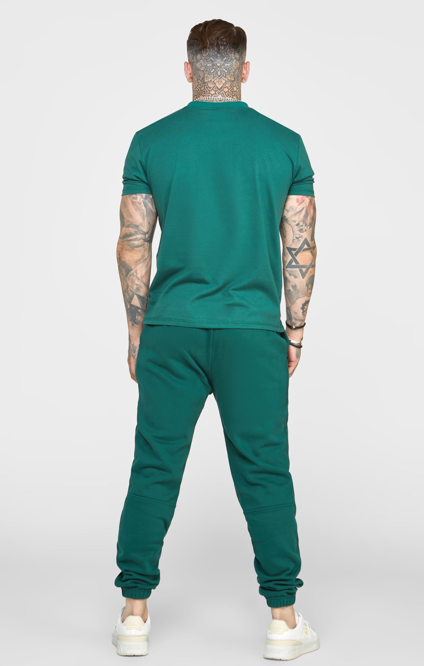 Laad de afbeelding in de Galerij viewer, Green Embossed T-Shirt (4)