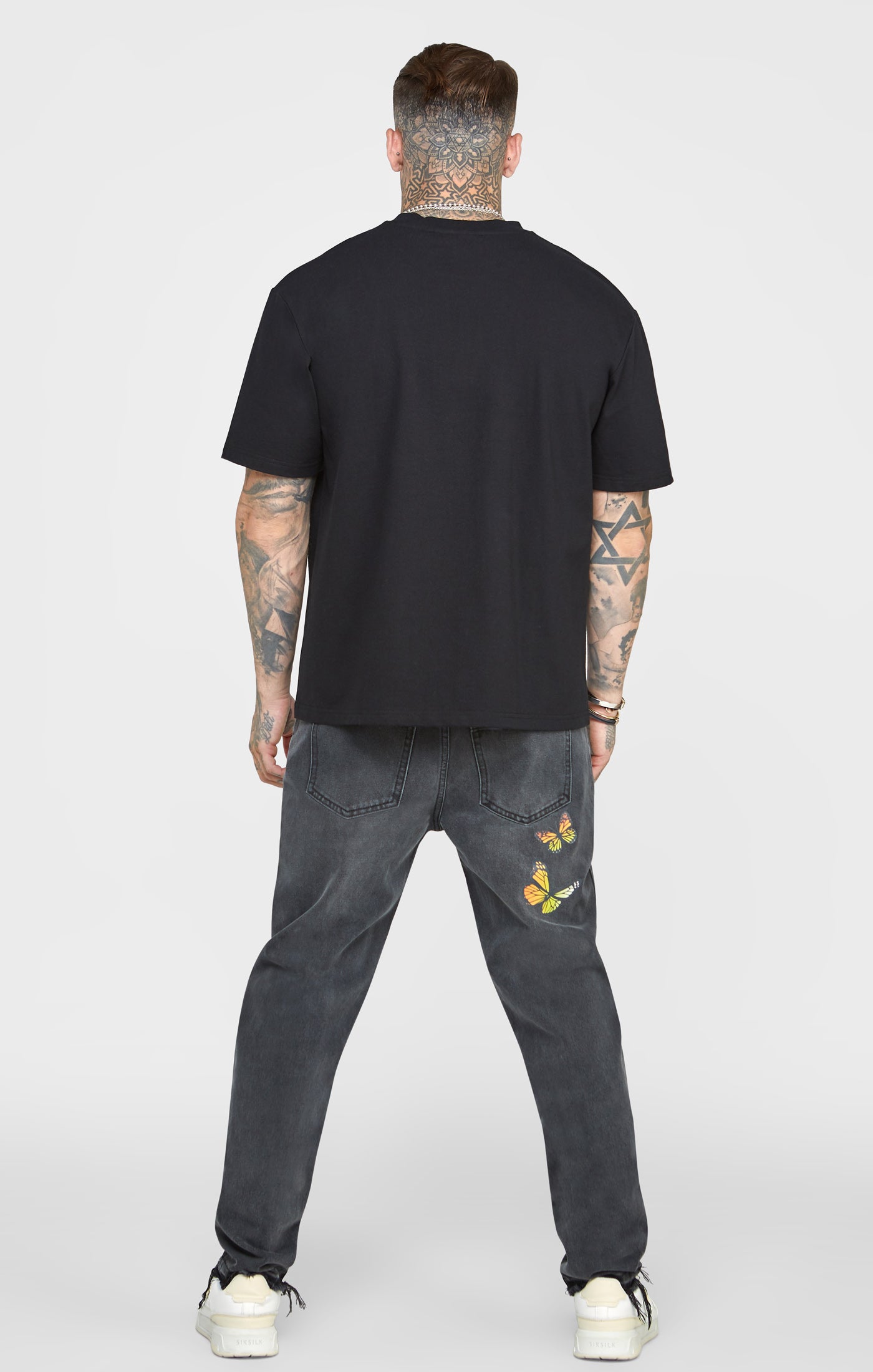 Laad de afbeelding in de Galerij viewer, Black Butterfly Oversized T-Shirt (4)
