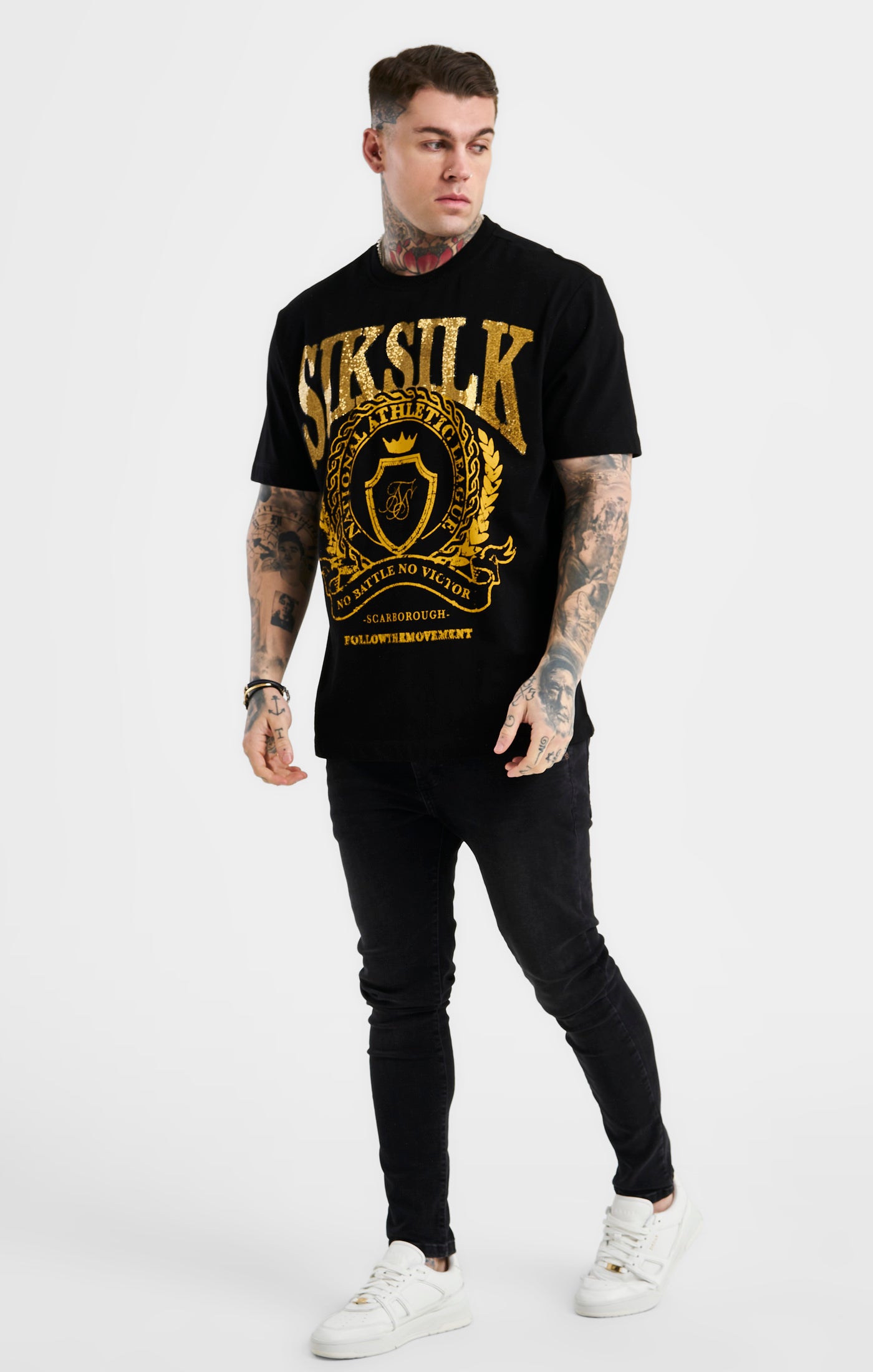 Laad de afbeelding in de Galerij viewer, SikSilk Oversized Rhinestone Varsity T-Shirt - Black &amp; Gold (3)