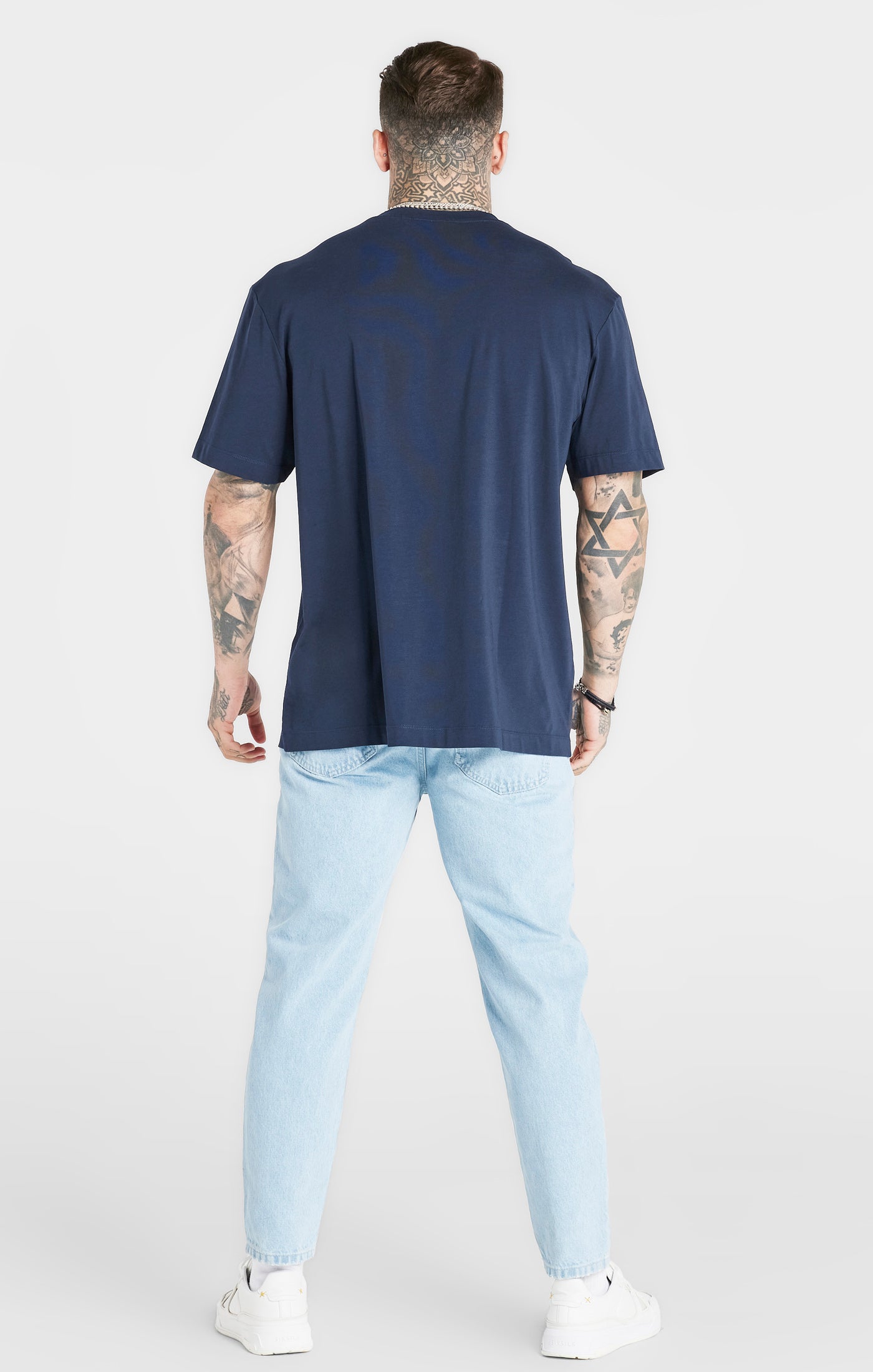 Laad de afbeelding in de Galerij viewer, Marineblauw oversized T-shirt in Varsity-stijl (4)
