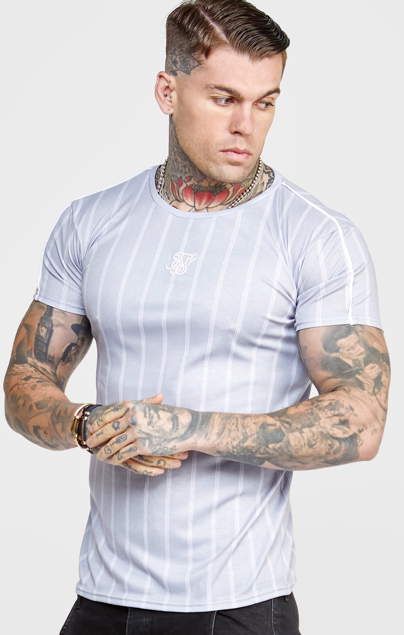 Laad de afbeelding in de Galerij viewer, Grey Striped Muscle Fit T-Shirt