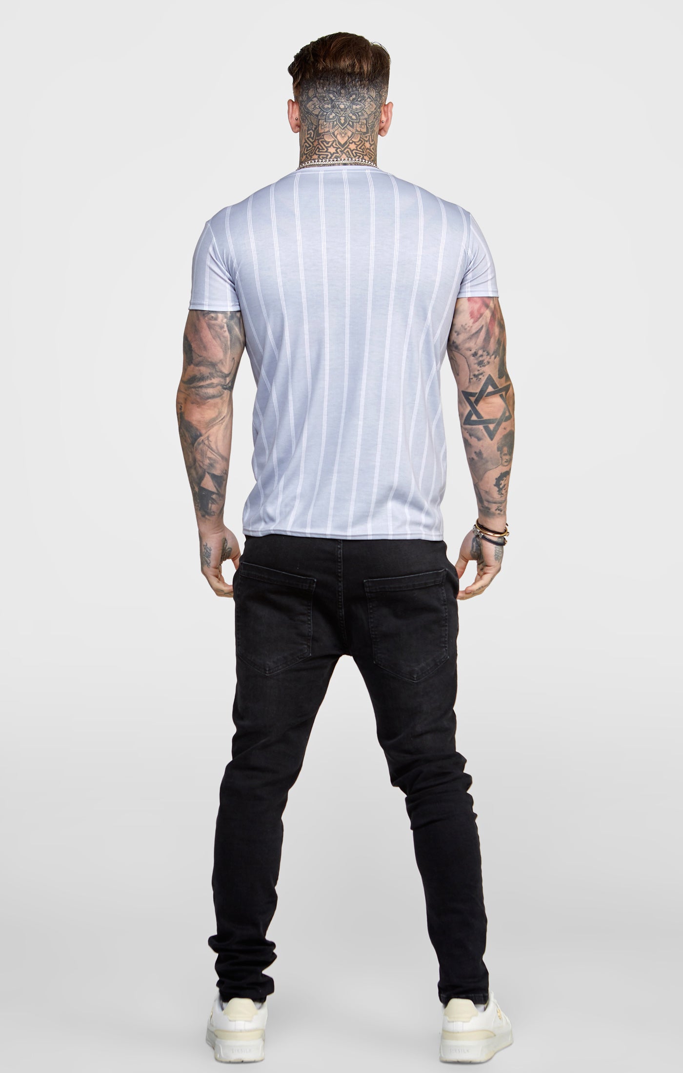 Laad de afbeelding in de Galerij viewer, Grey Striped Muscle Fit T-Shirt (4)