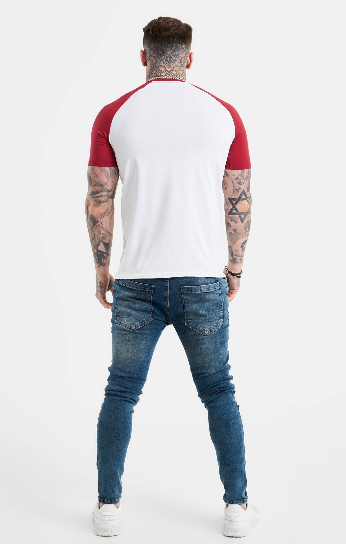 Laad de afbeelding in de Galerij viewer, White Raglan Muscle Fit T-Shirt (4)