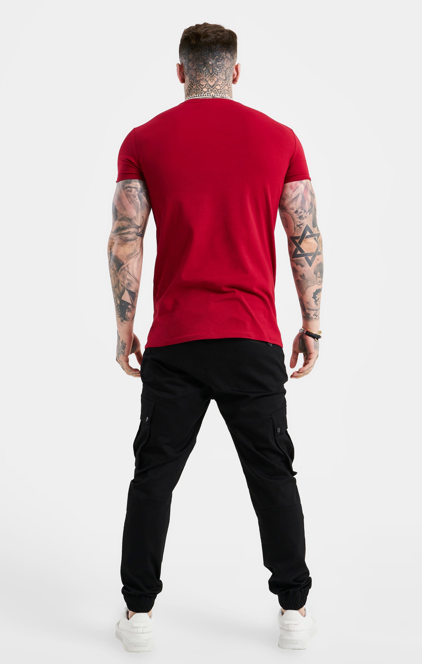 Laad de afbeelding in de Galerij viewer, Red Script Embroidery Muscle Fit T-Shirt (4)