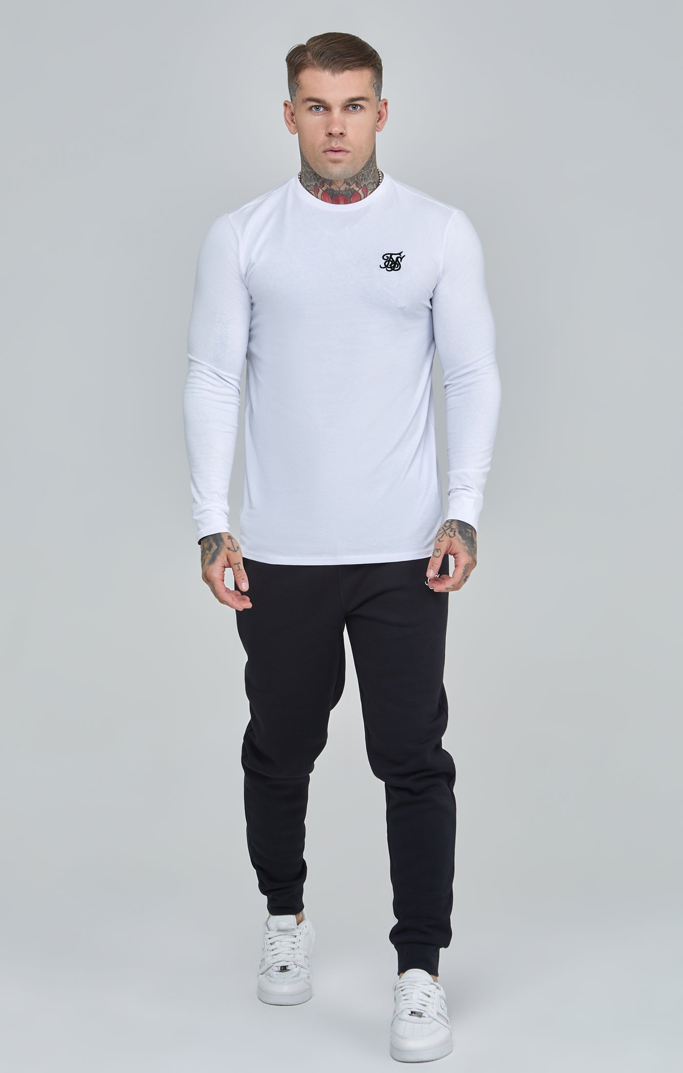 Laad de afbeelding in de Galerij viewer, White Essential Long Sleeve Muscle Fit T-Shirt (1)