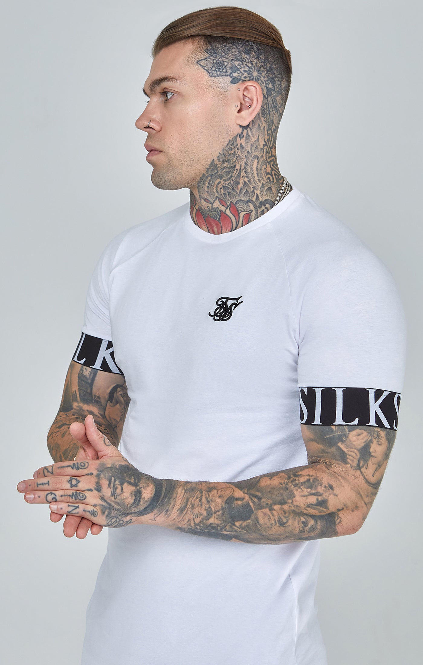Laad de afbeelding in de Galerij viewer, White Essential Elastic Cuff Muscle Fit T-Shirt