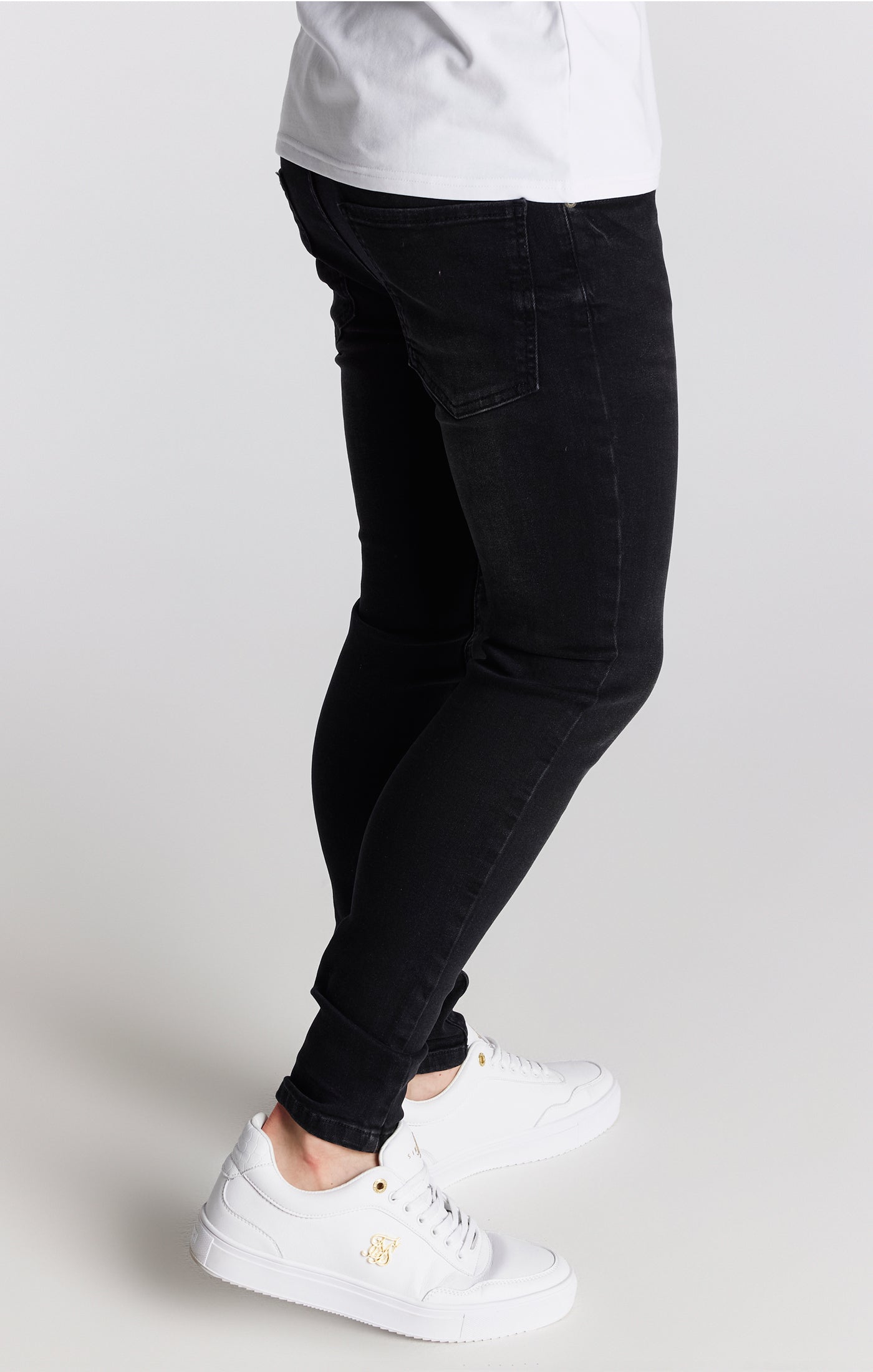 Laad de afbeelding in de Galerij viewer, Essentials voor jongens - Zwarte skinny jeans (3)