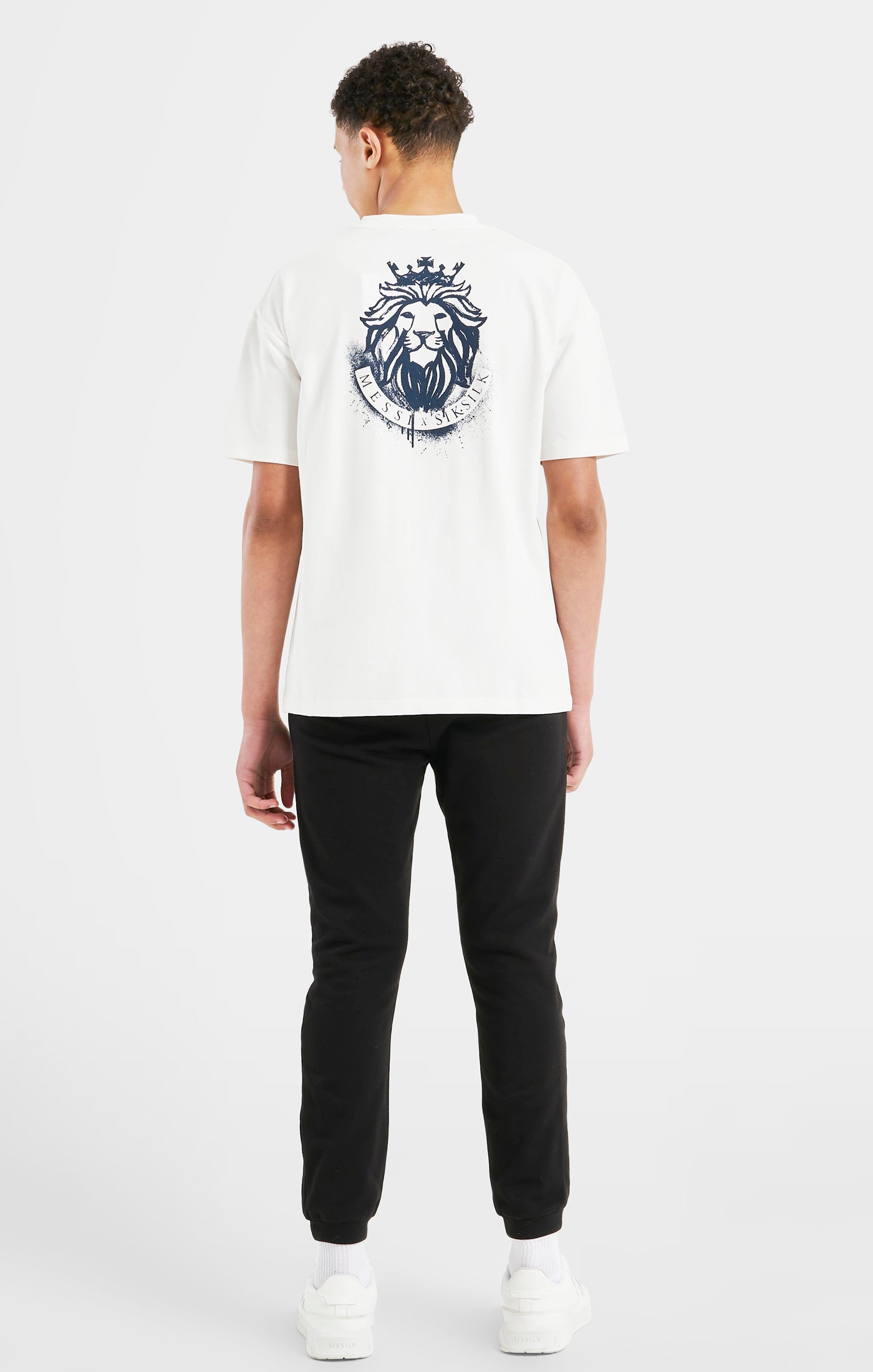 Laad de afbeelding in de Galerij viewer, Messi x SikSilk - Ecru oversized T-shirt met leeuwenprint voor jongens (3)