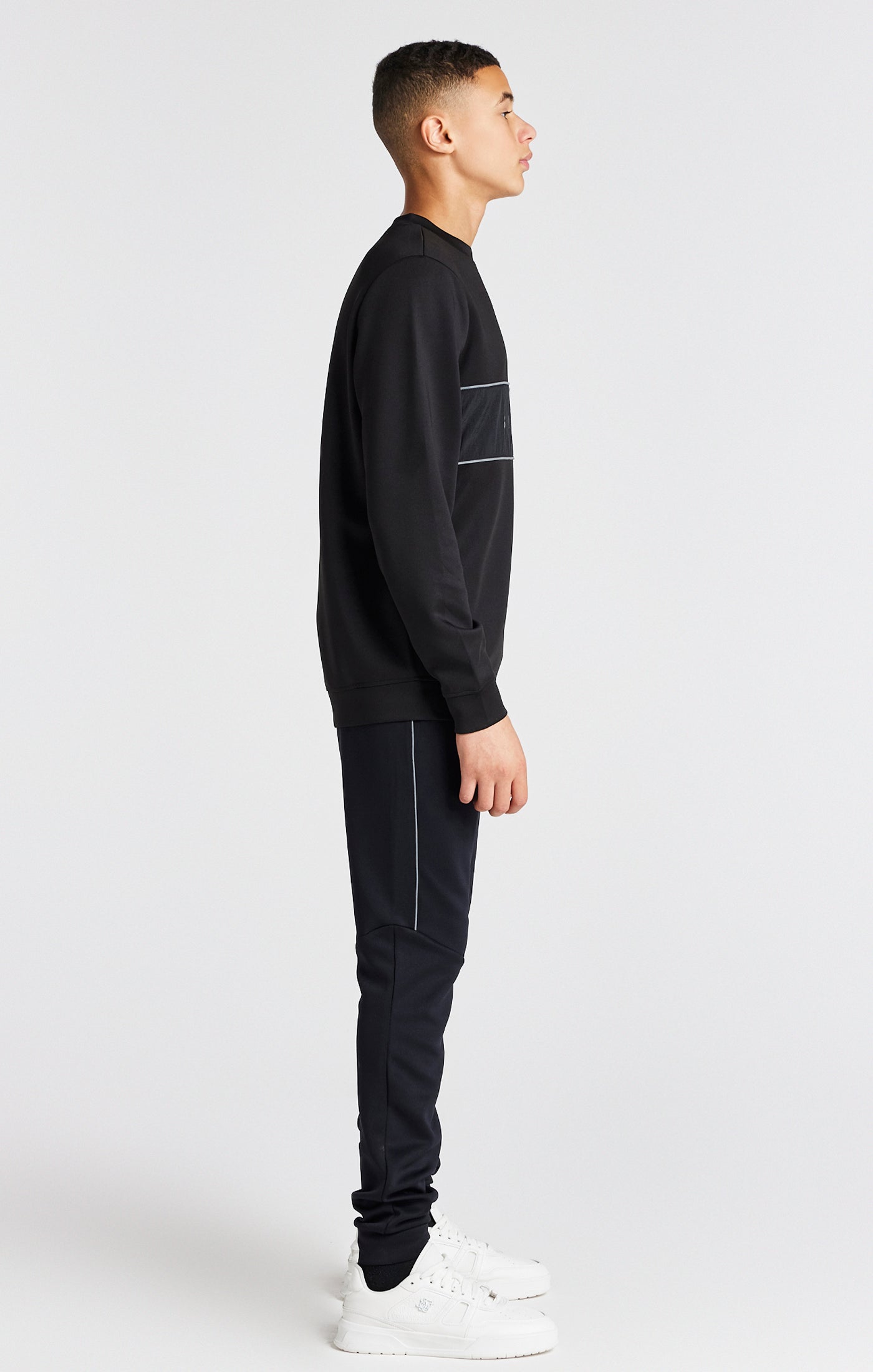 Laad de afbeelding in de Galerij viewer, Zwart sweatshirt van polyester met ronde hals voor jongens (5)