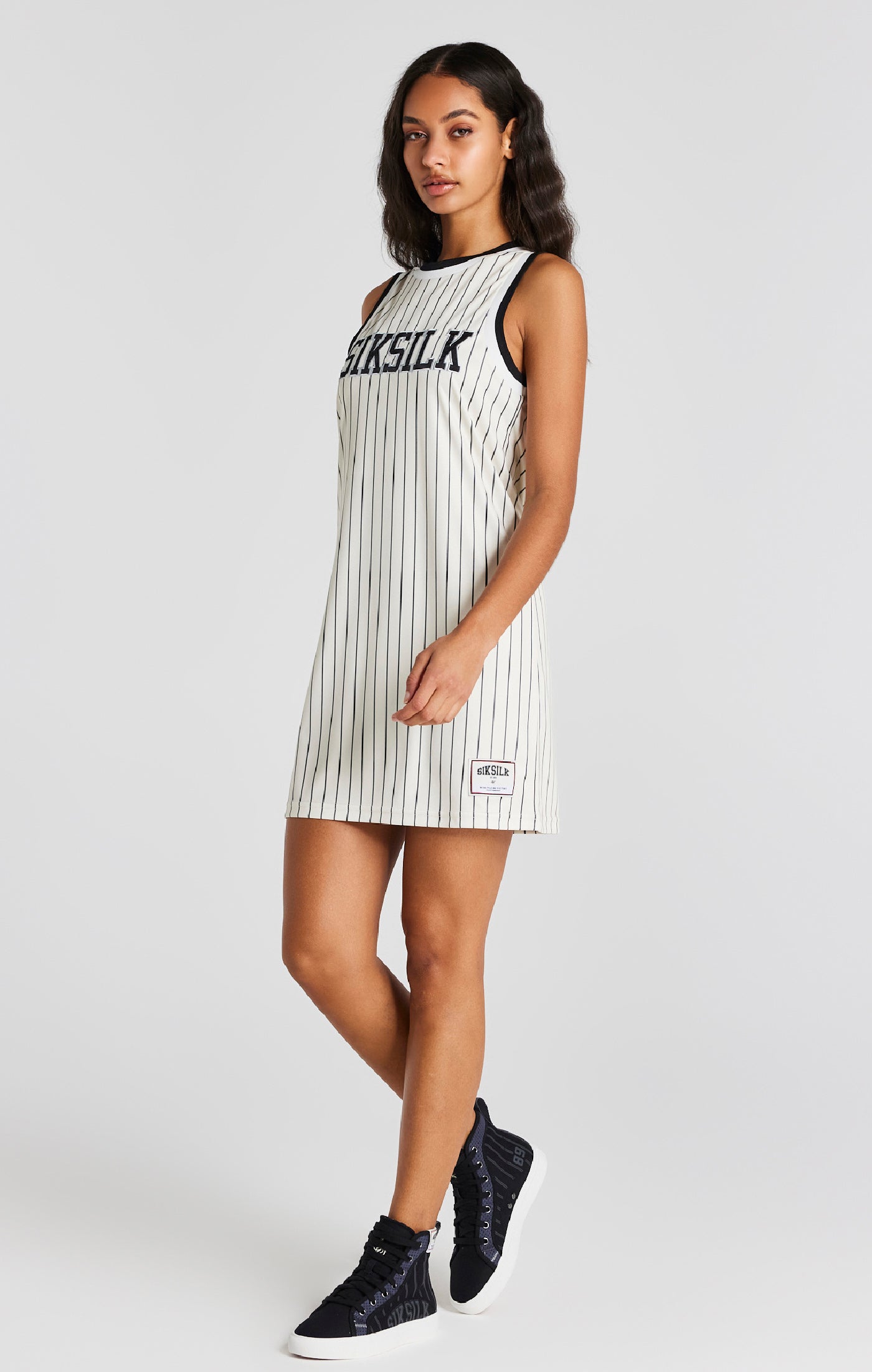 Laad de afbeelding in de Galerij viewer, Ecru Basketball Pinstripe Dress (3)