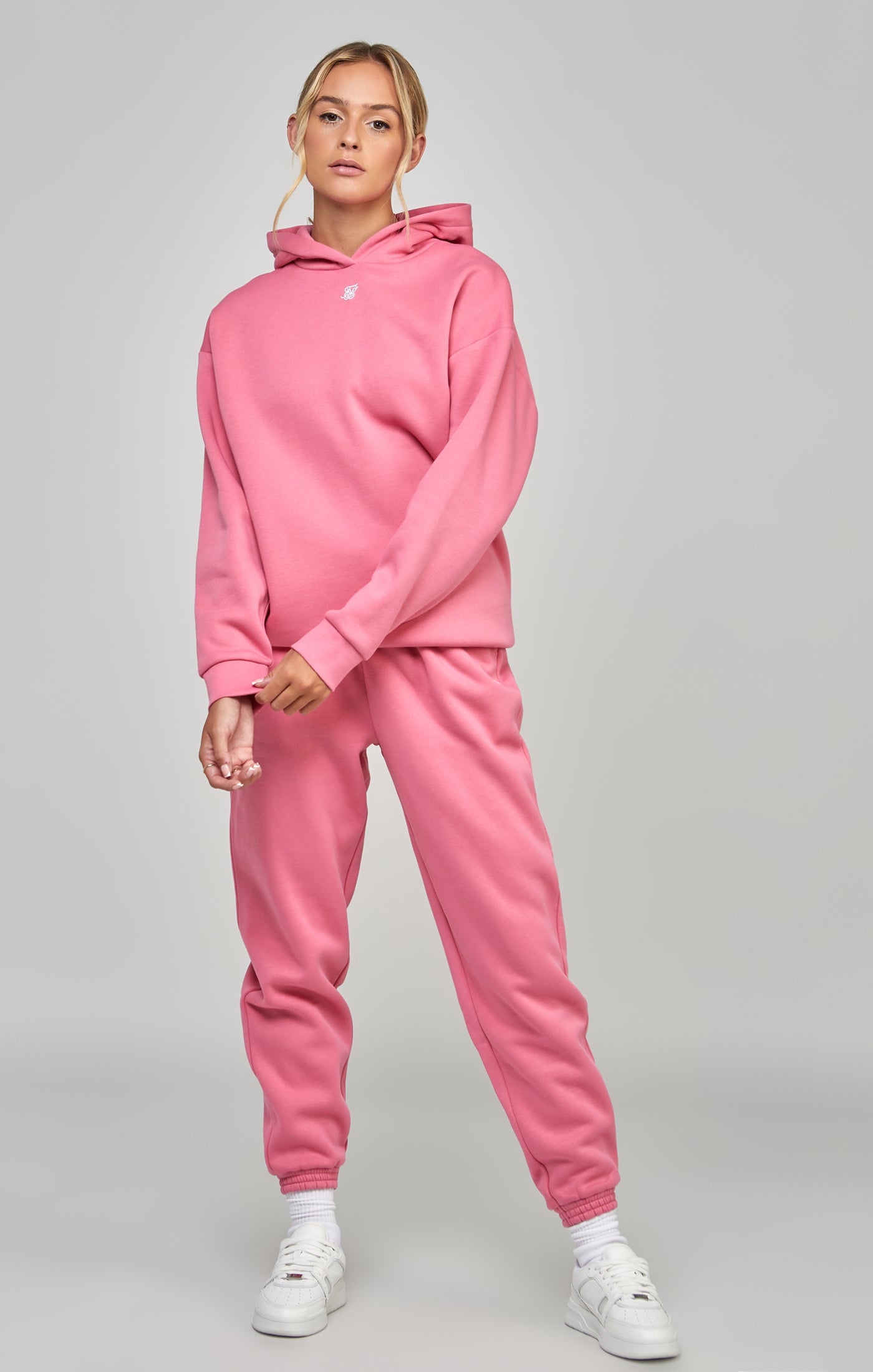 Laad de afbeelding in de Galerij viewer, Essentials - Roze sweater met capuchon (3)