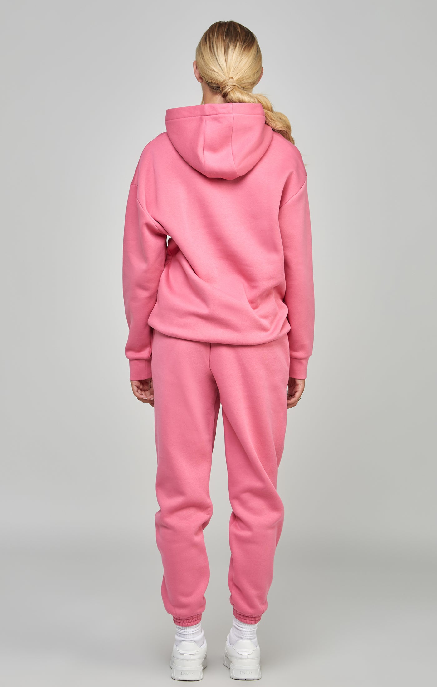 Laad de afbeelding in de Galerij viewer, Essentials - Roze sweater met capuchon (4)