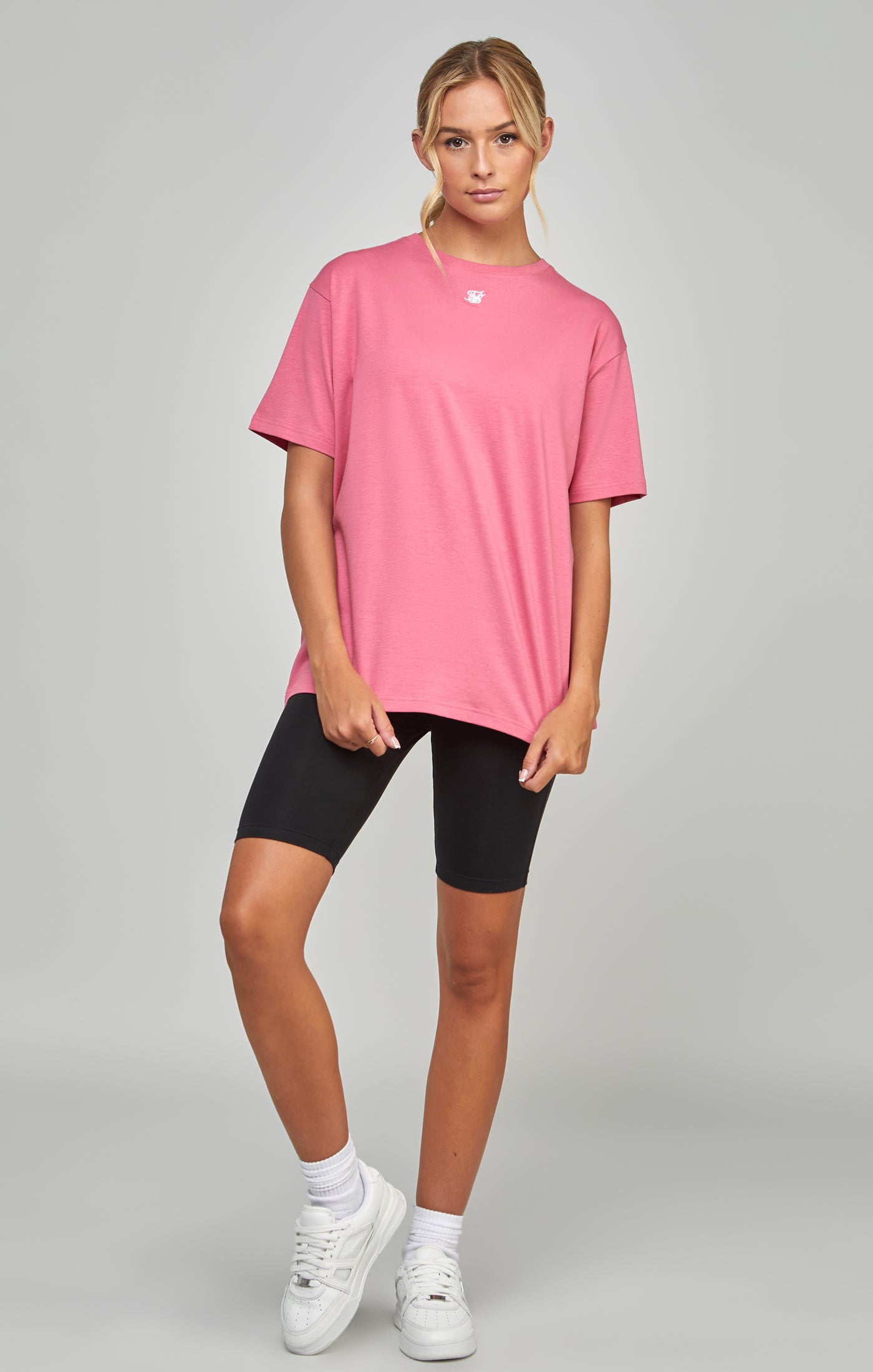 Laad de afbeelding in de Galerij viewer, Essentials - Roze Boyfriend fit T-shirt (1)