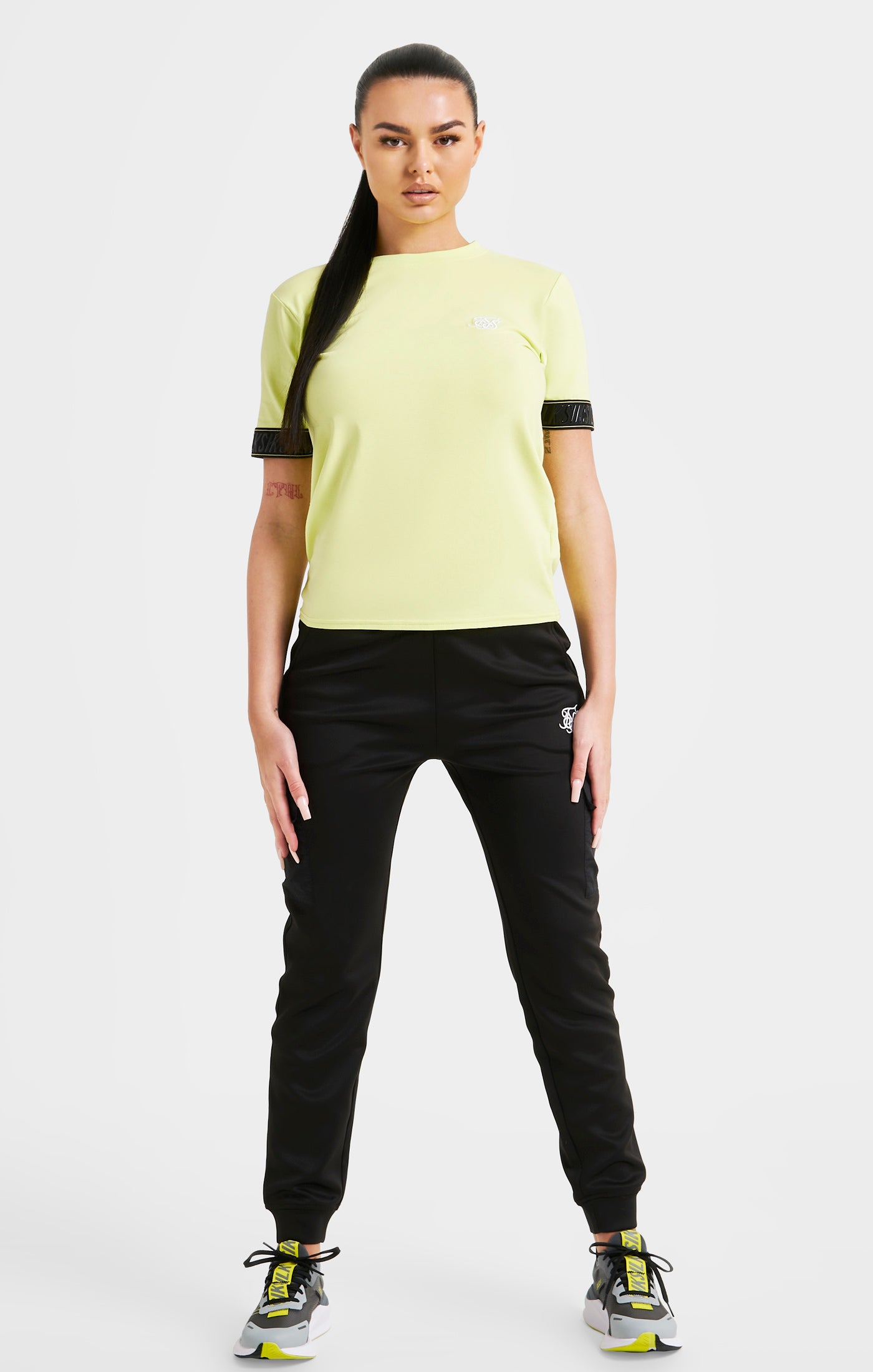 Laad de afbeelding in de Galerij viewer, Yellow Taped Crop T-Shirt (2)
