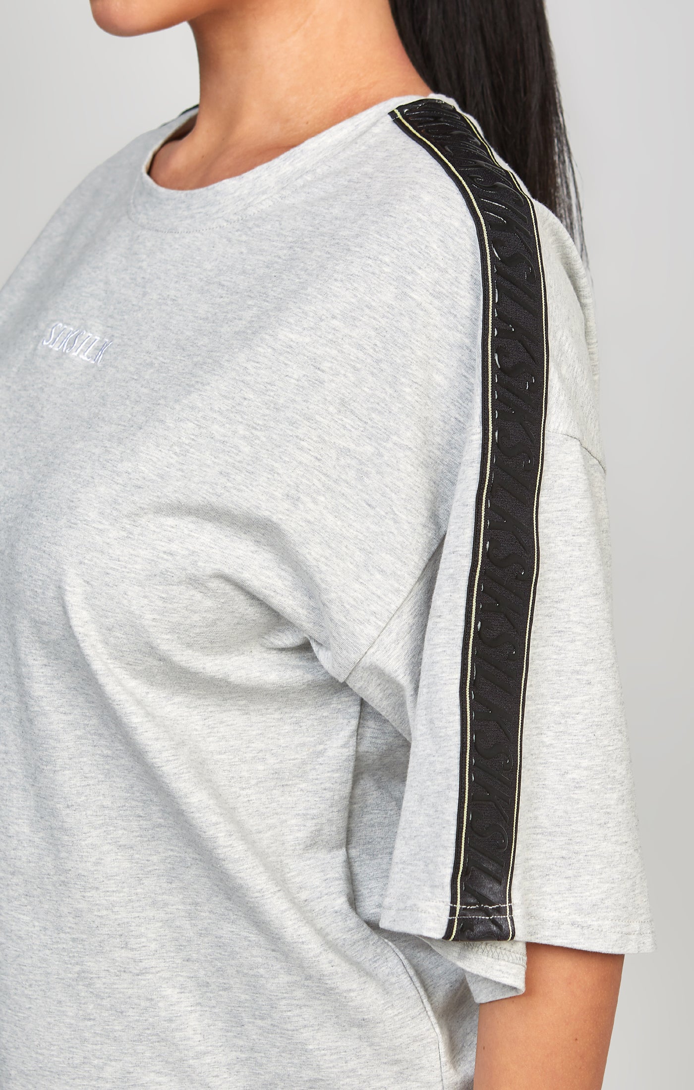 Laad de afbeelding in de Galerij viewer, Grey Taped Crop T-Shirt