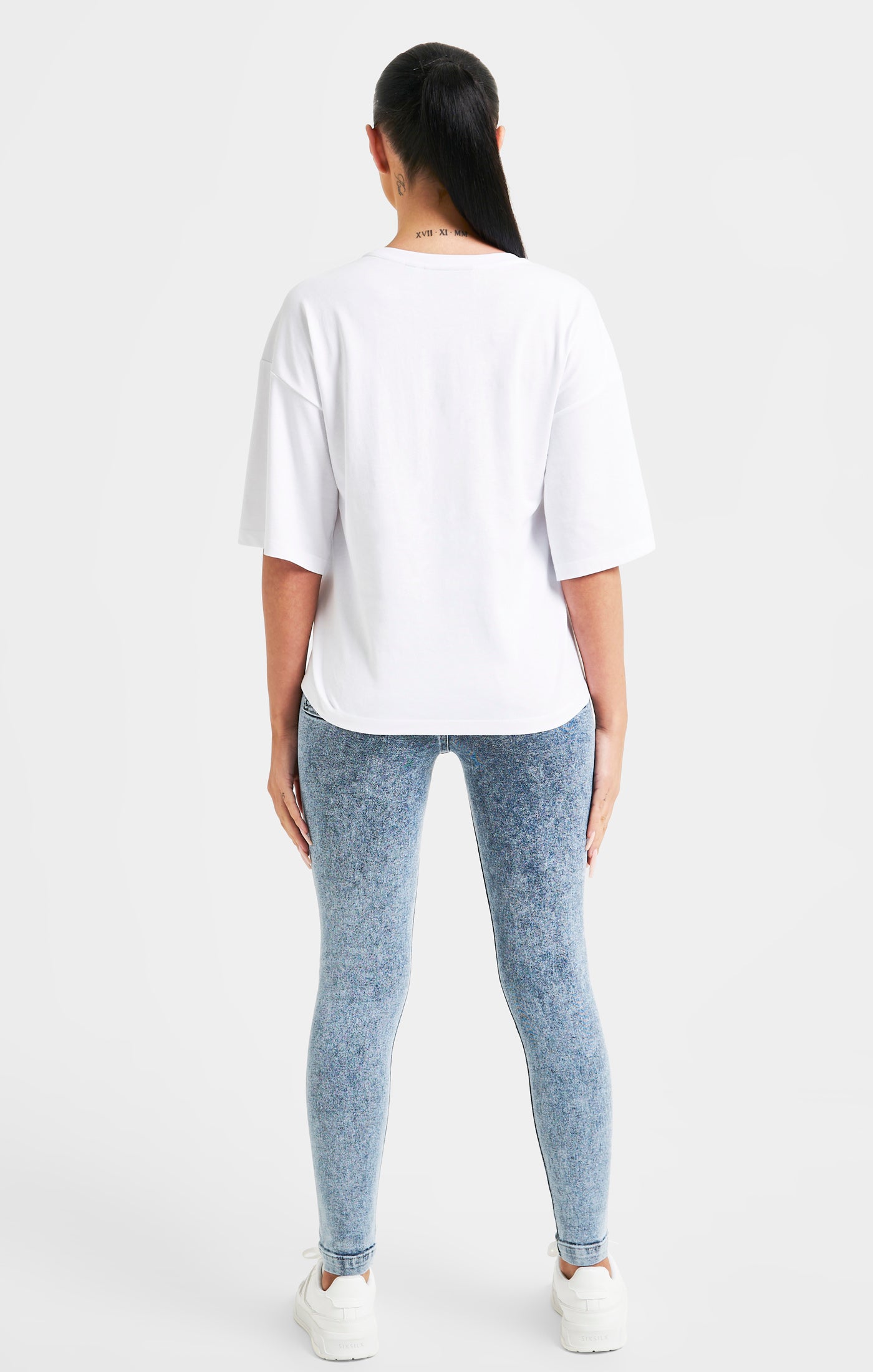 Laad de afbeelding in de Galerij viewer, White Sparkle Boxy Crop T-Shirt (4)